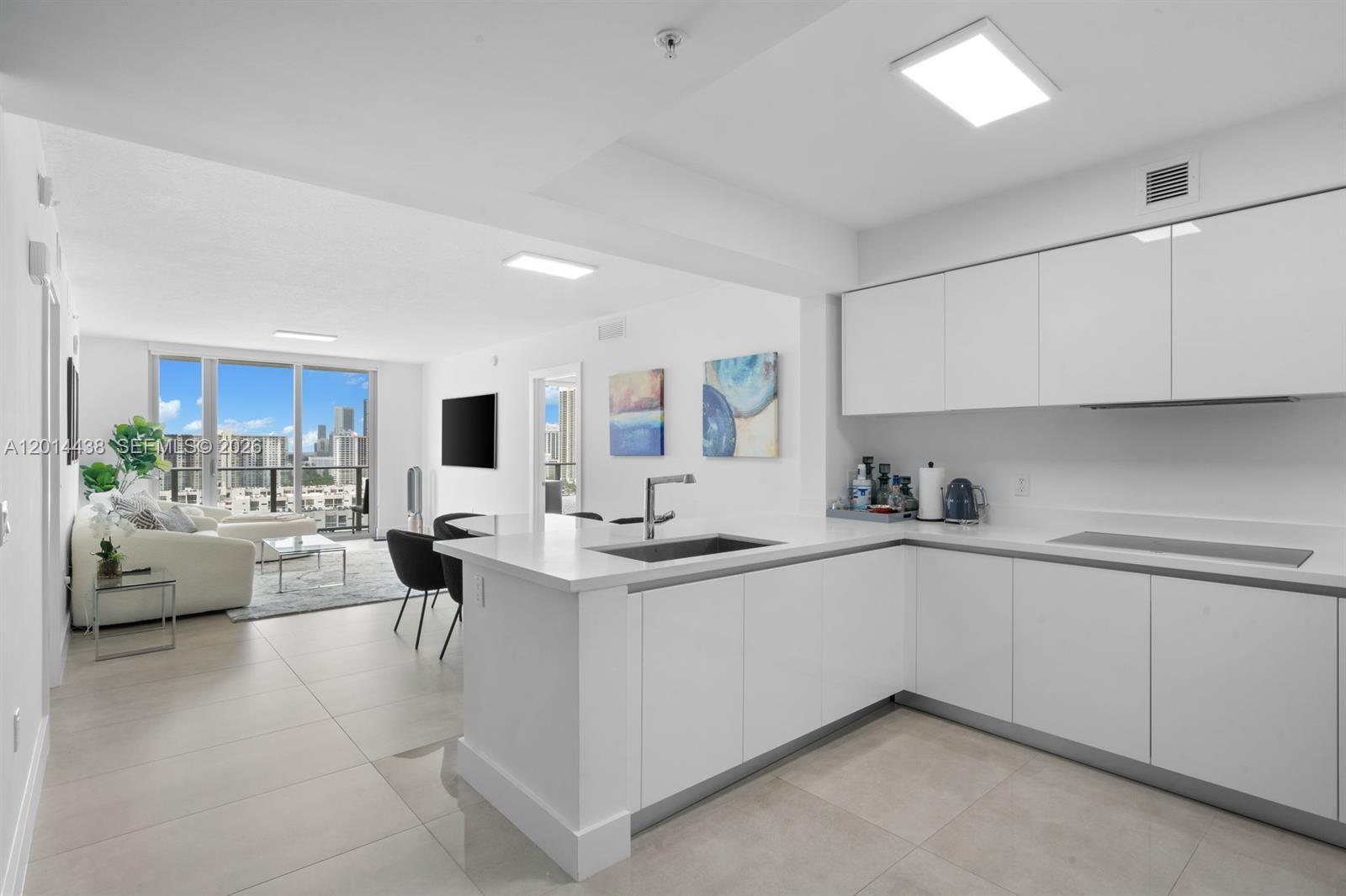 PARQUE TOWERS CONDO - Residential
