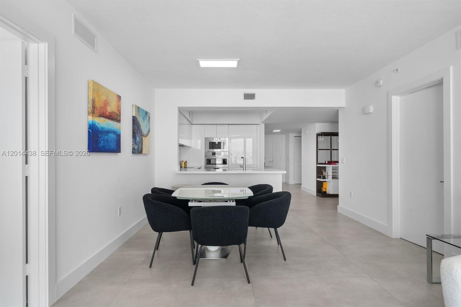 PARQUE TOWERS CONDO - Residential