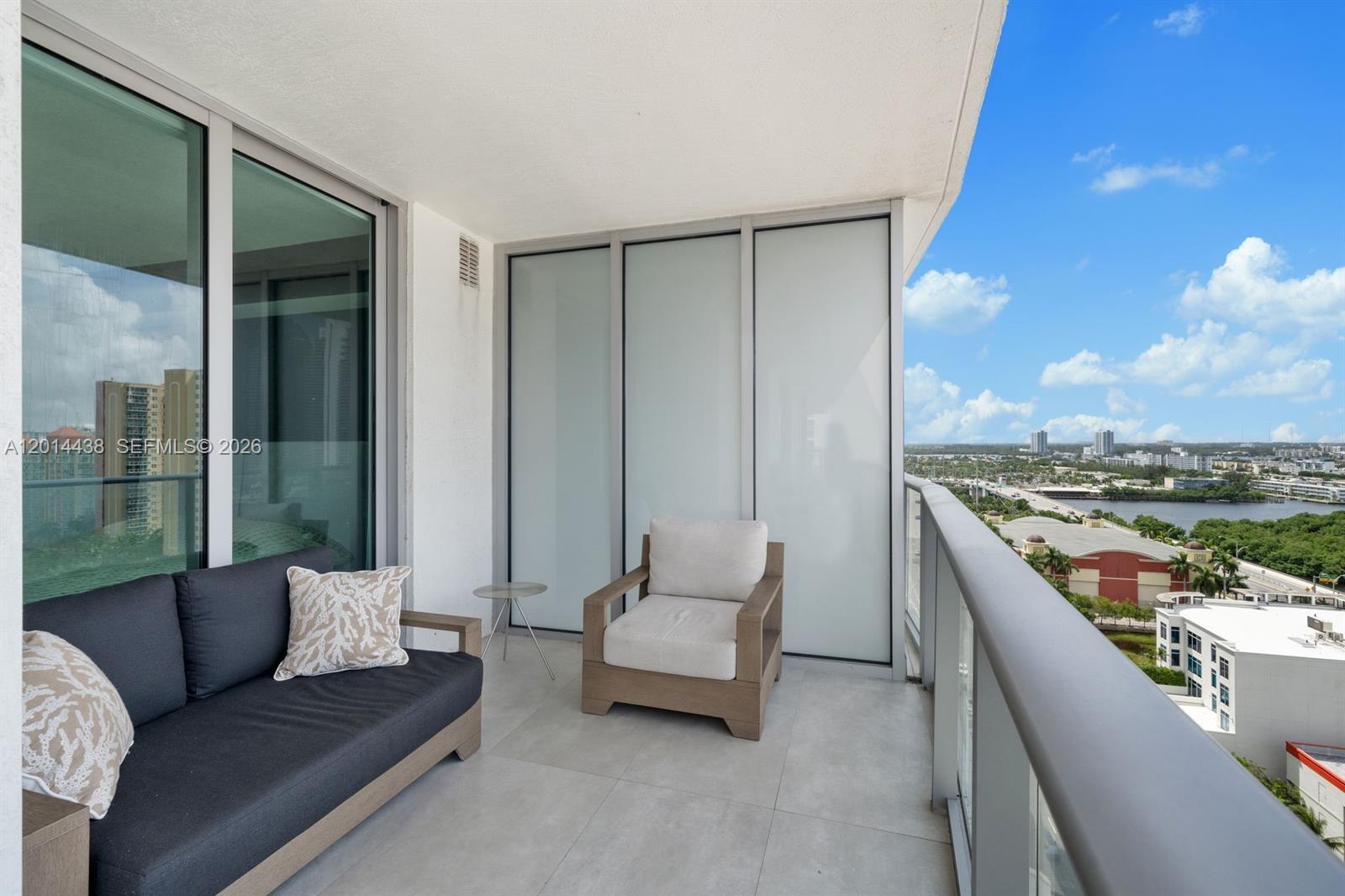 PARQUE TOWERS CONDO - Residential