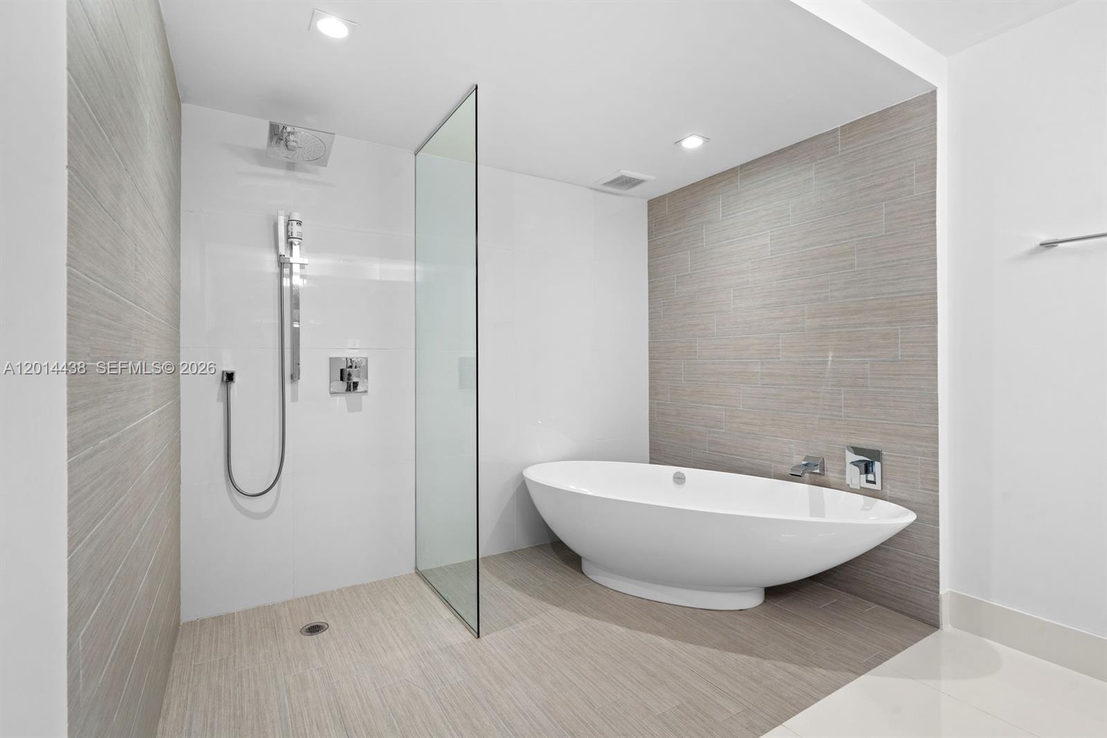 PARQUE TOWERS CONDO - Residential