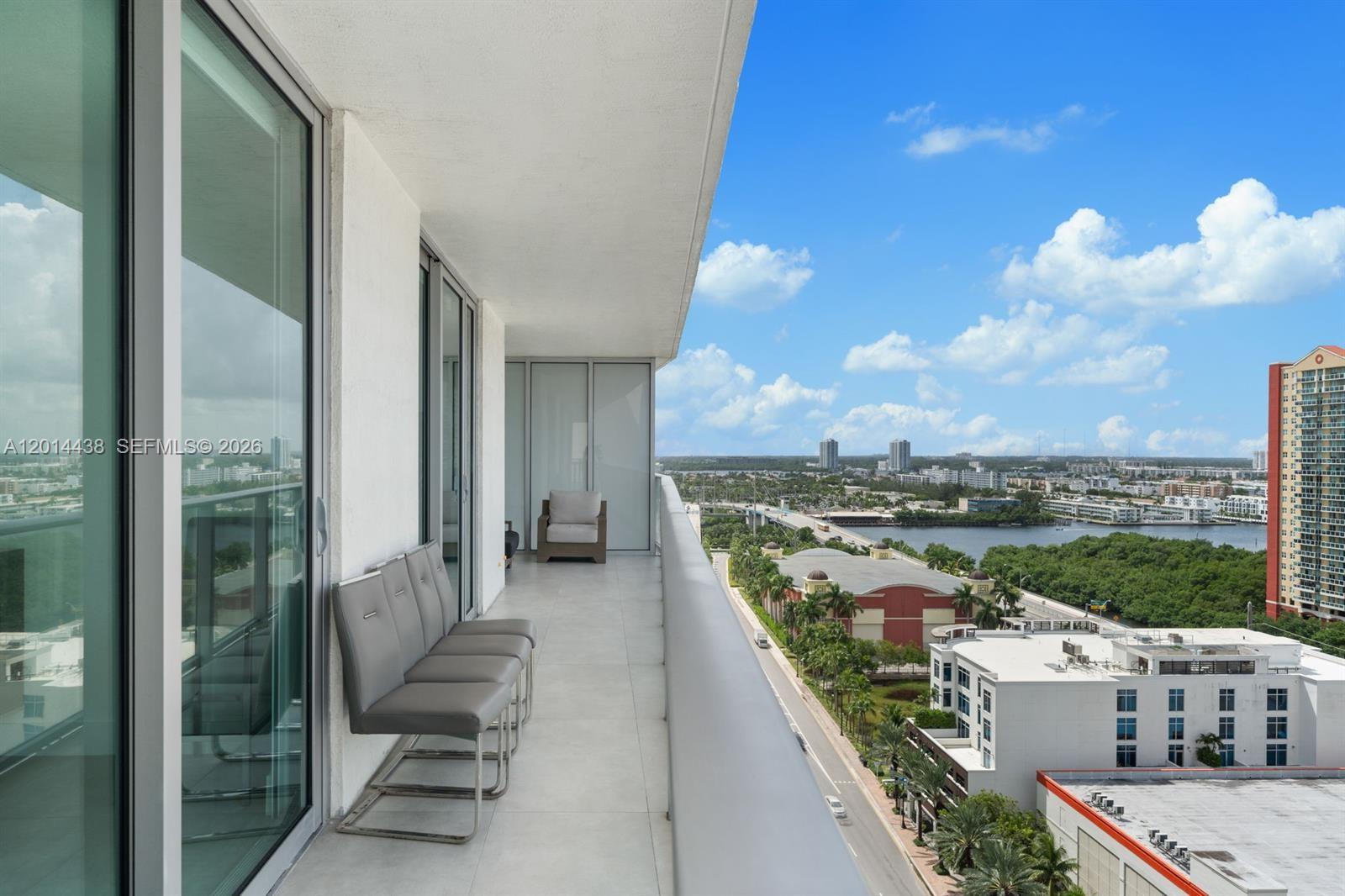 PARQUE TOWERS CONDO - Residential