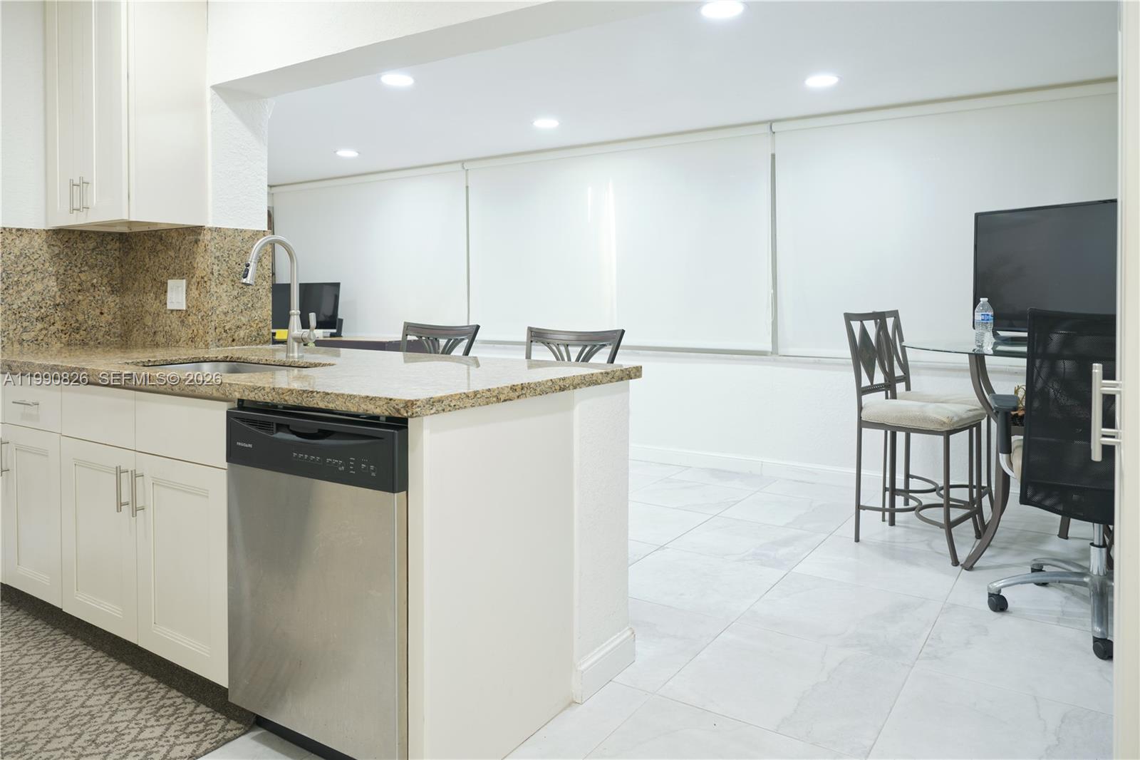 CRYSTAL LAKE VILLAS - Residential