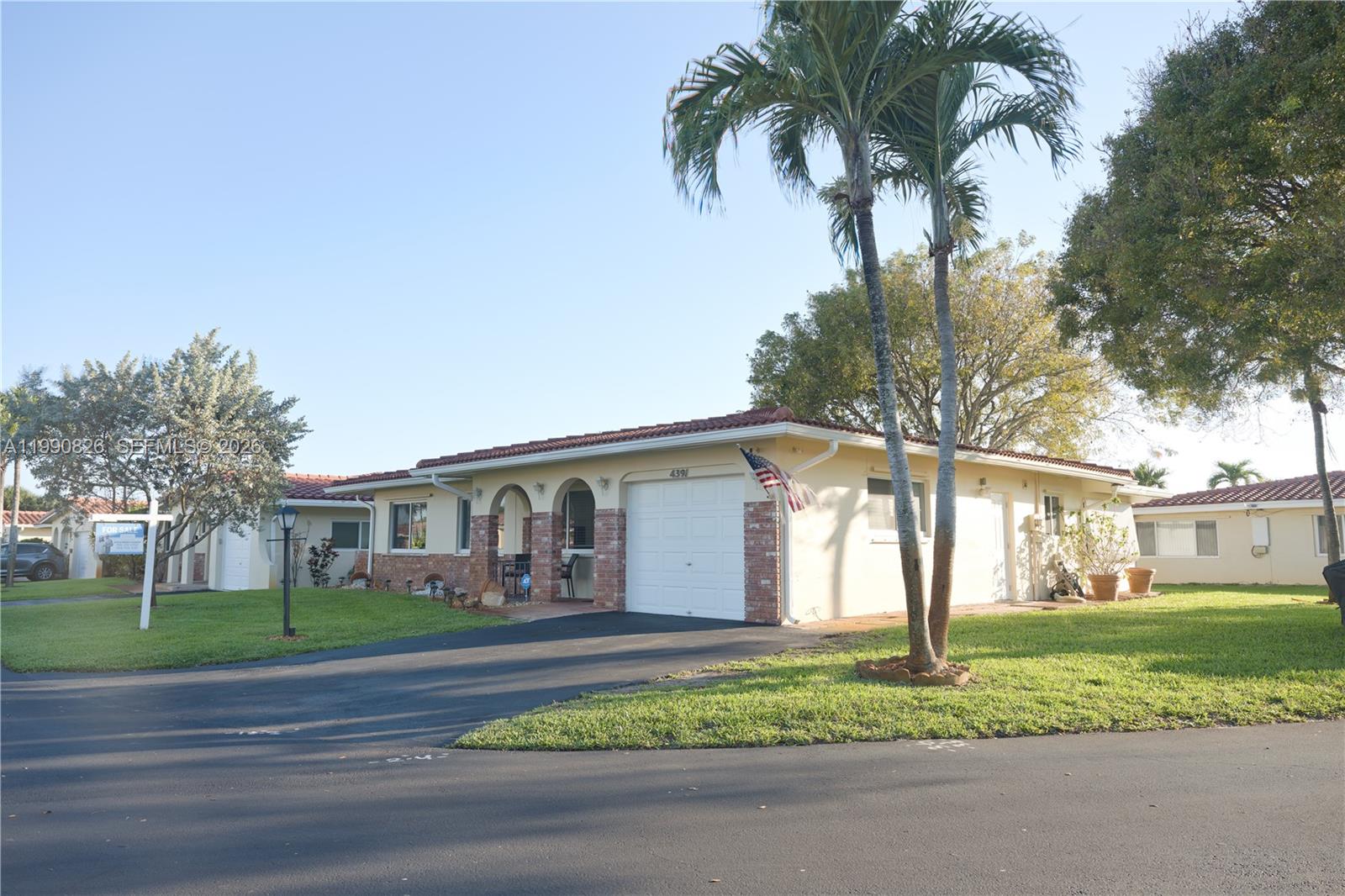 CRYSTAL LAKE VILLAS - Residential