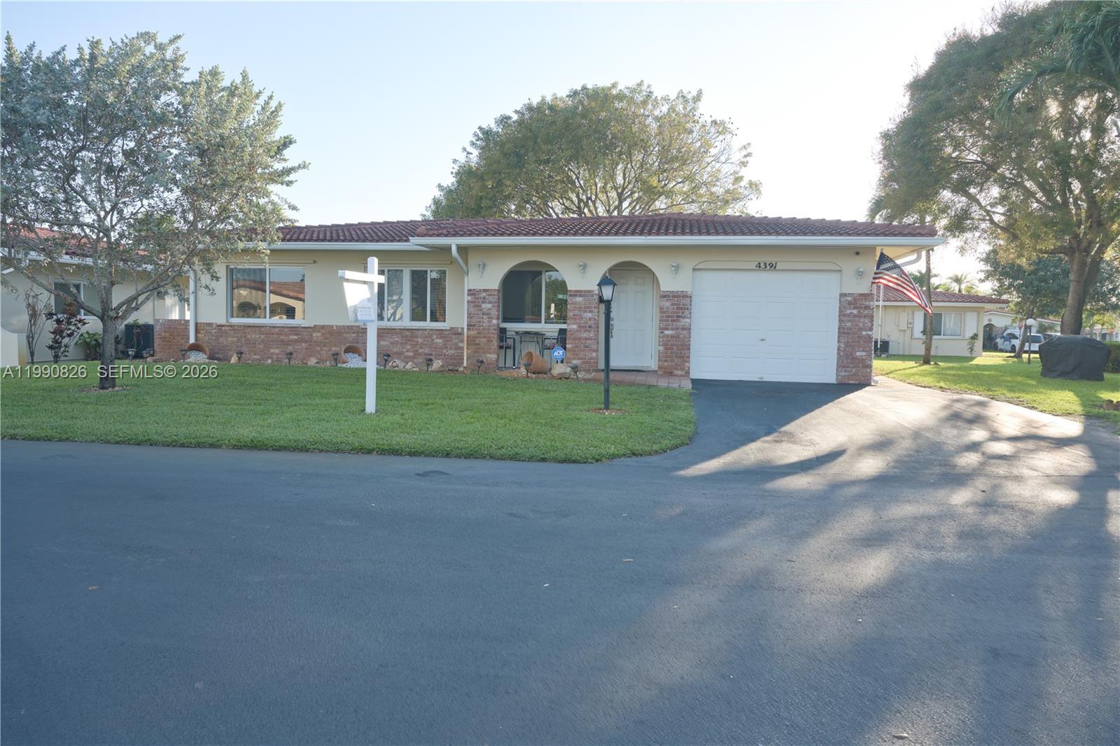 CRYSTAL LAKE VILLAS - Residential