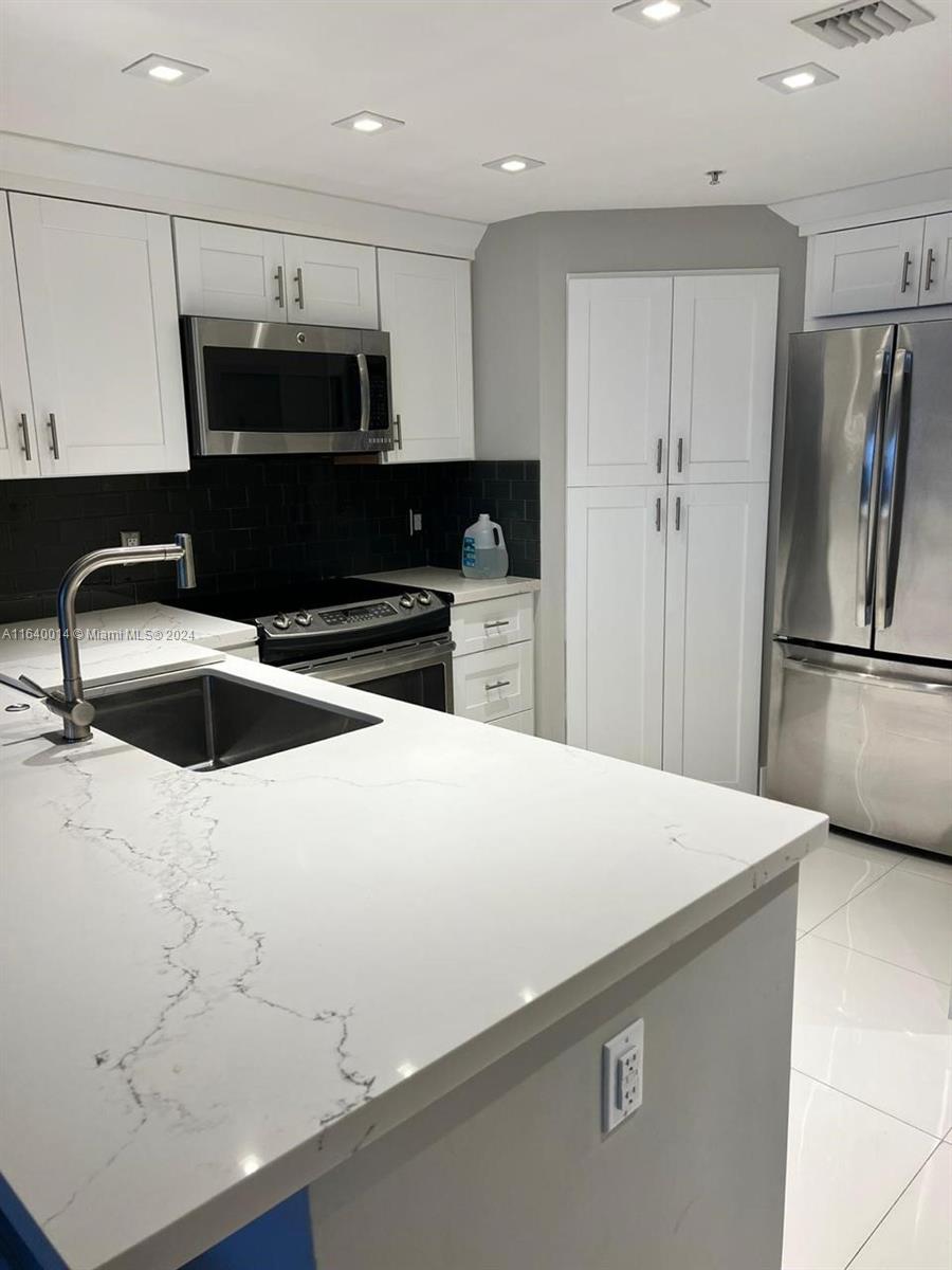 COURVOISIER COURTS CONDO - Residential Lease