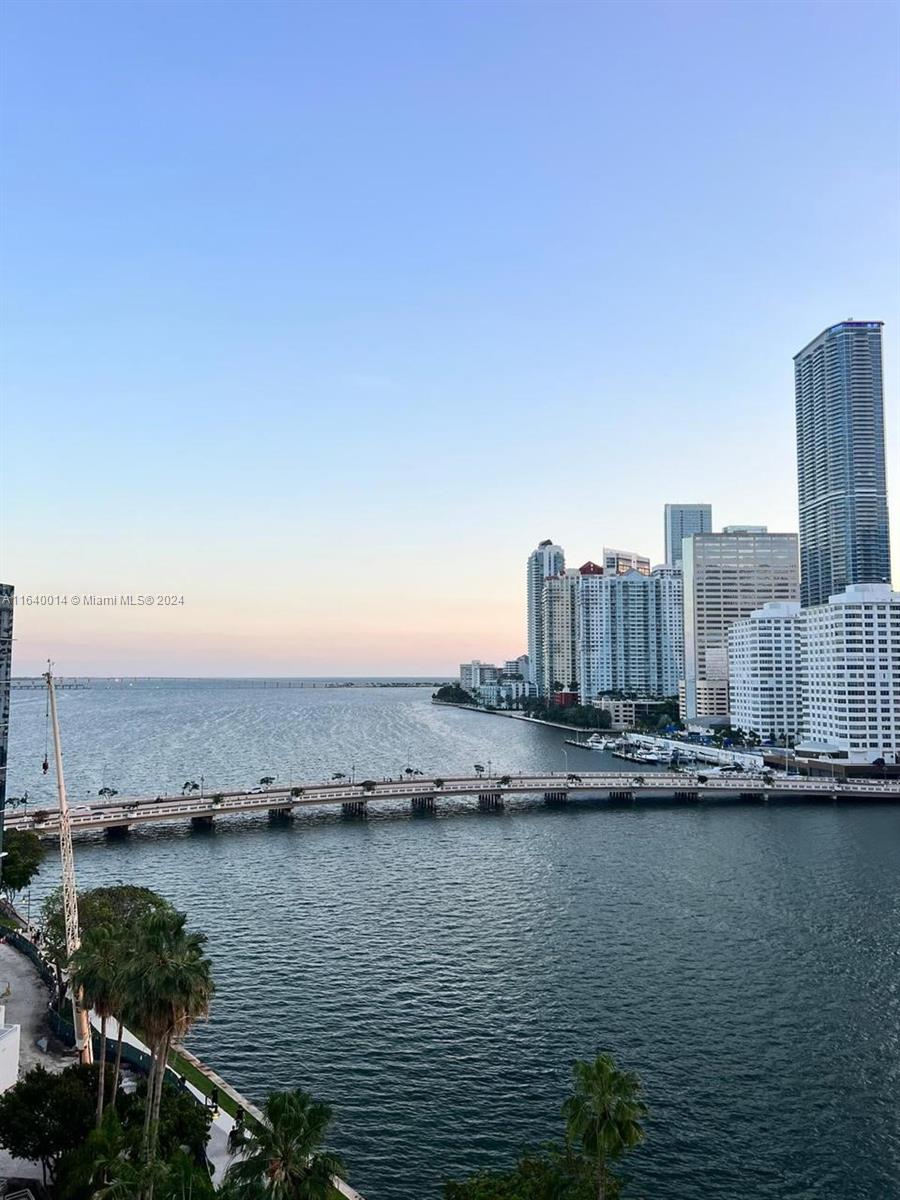 Exclusive location!! hard to find available Brickell Key 1 bedroom/1.5 bath condo unit for rent. This property has amazing bay views from the balcony, living room and bedroom. Open kitchen with laundry room and pantry. The unit features floor to ceiling windows, tile floors, updated bathrooms and one assigned parking space. The bedroom has a spacious walk-in closet. Amenities include: billiards room, racquetball courts, gym, pool and BBQ area. Enjoy the restaurants and walking/jogging trail around the island.
***Easy to show, wont last***