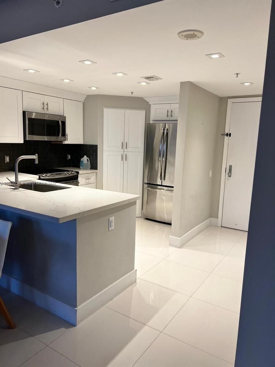 COURVOISIER COURTS CONDO - Residential Lease