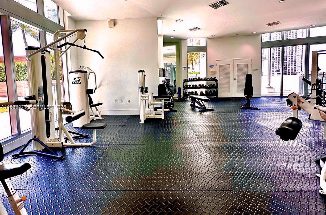 WIND CONDO - Residential