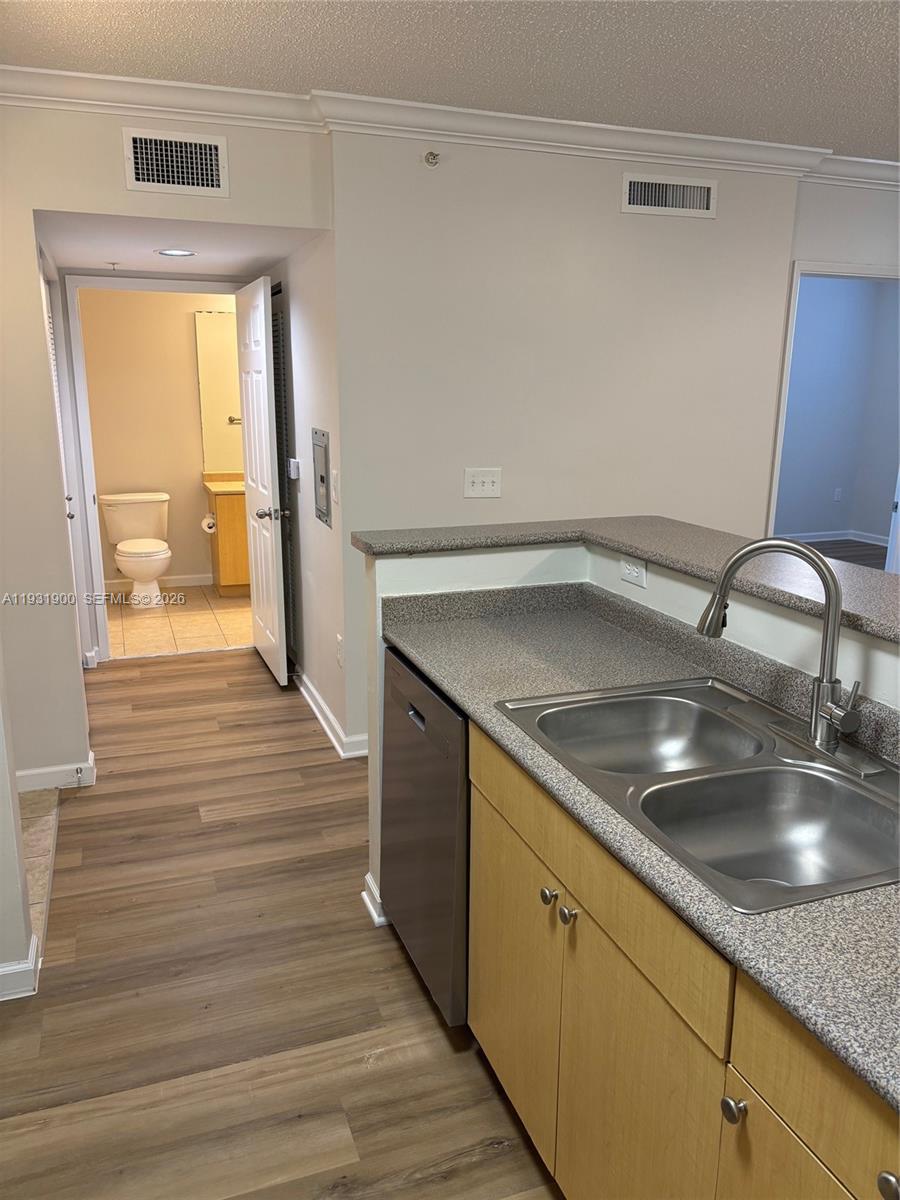 REGENT PARK CONDO - Residential