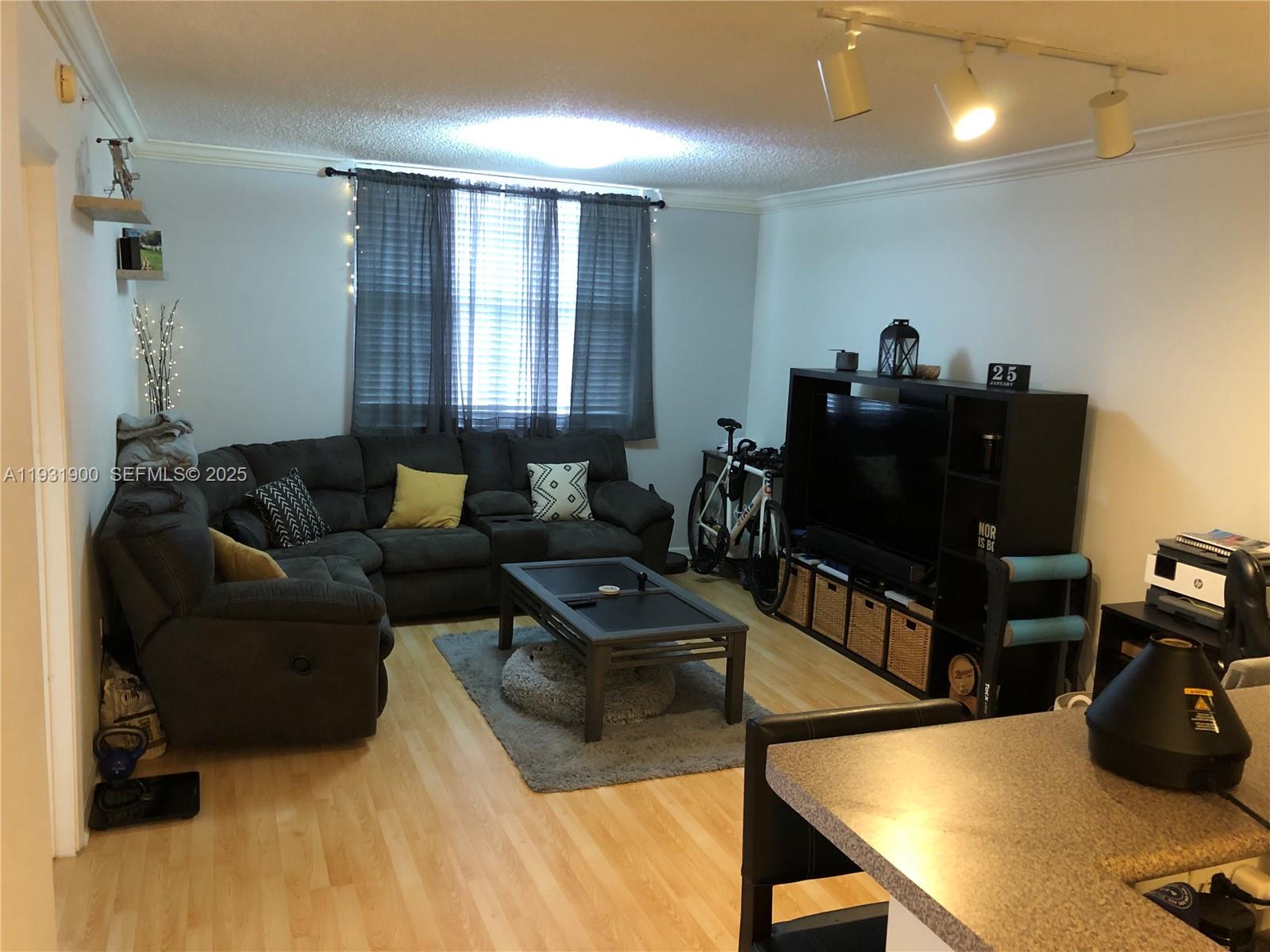 1919 Van Buren St 219A