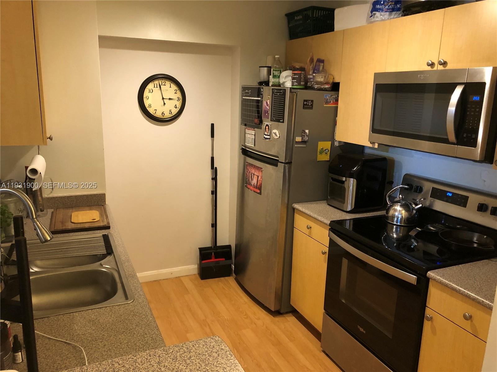 1919 Van Buren St 219A