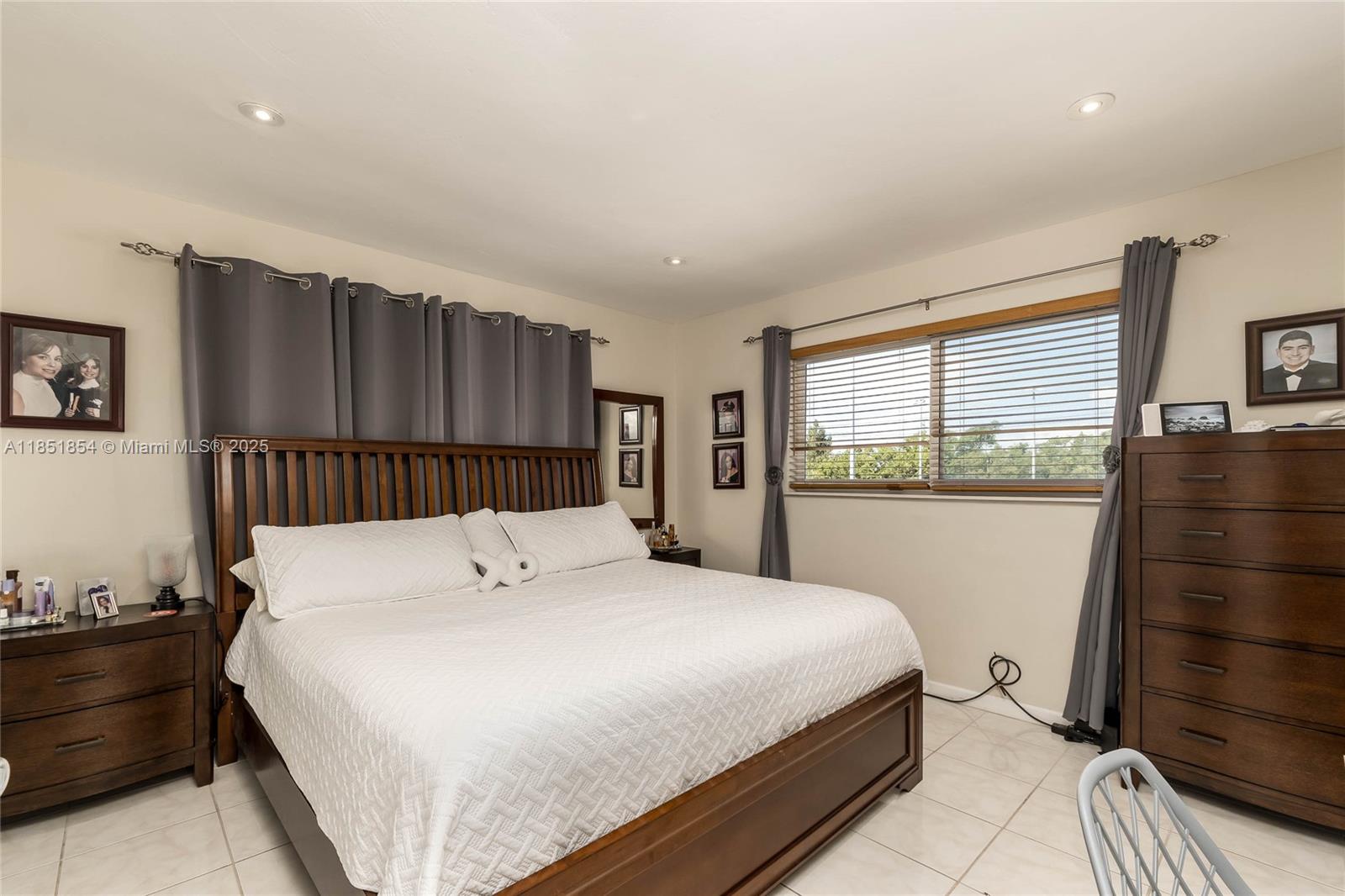 PARADISE VILLAS CONDO - Residential