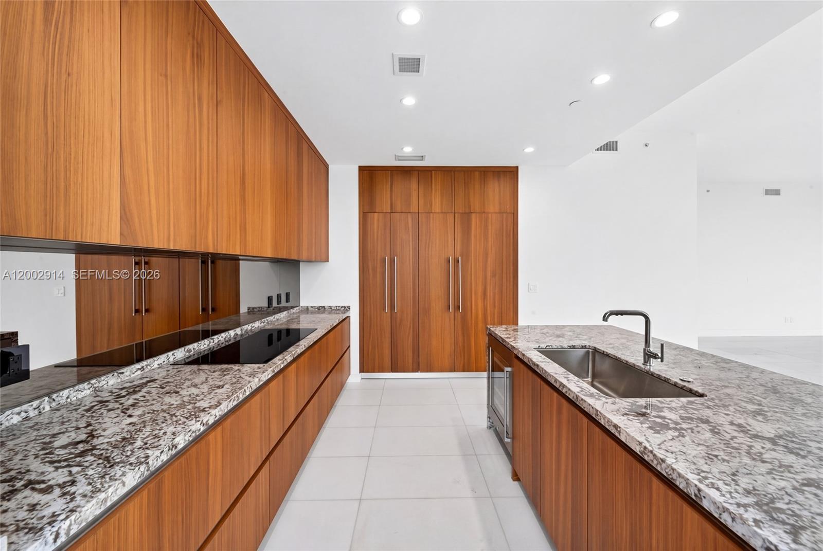 Una Residences - Residential