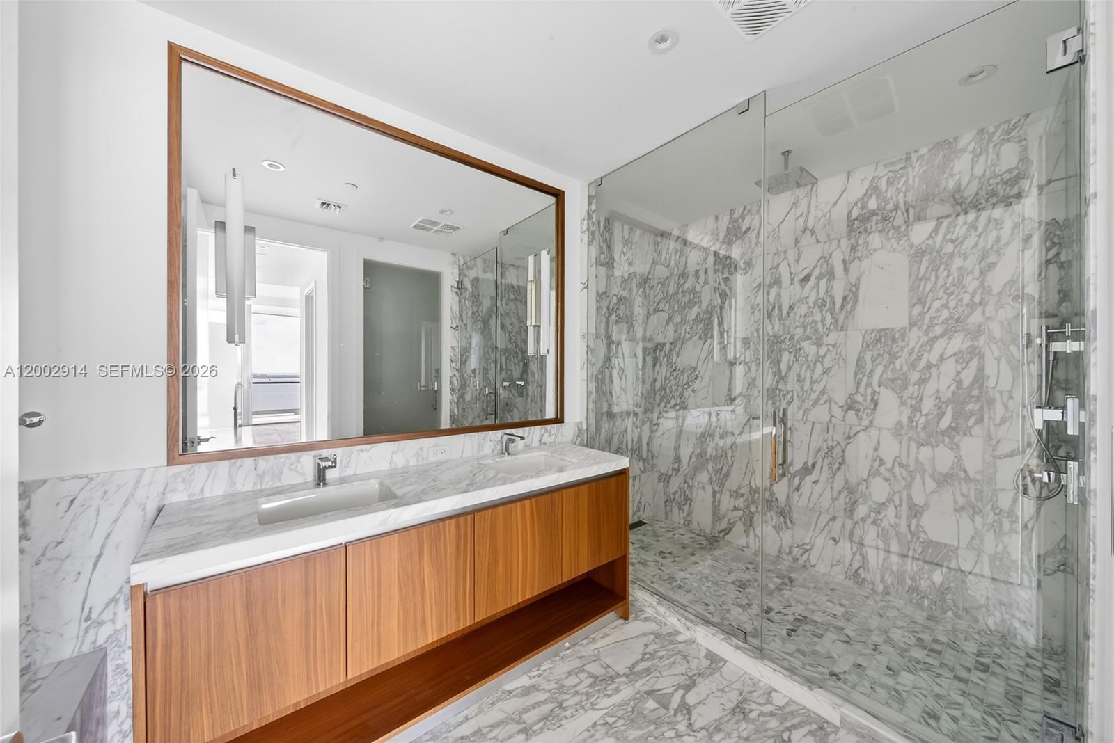 Una Residences - Residential