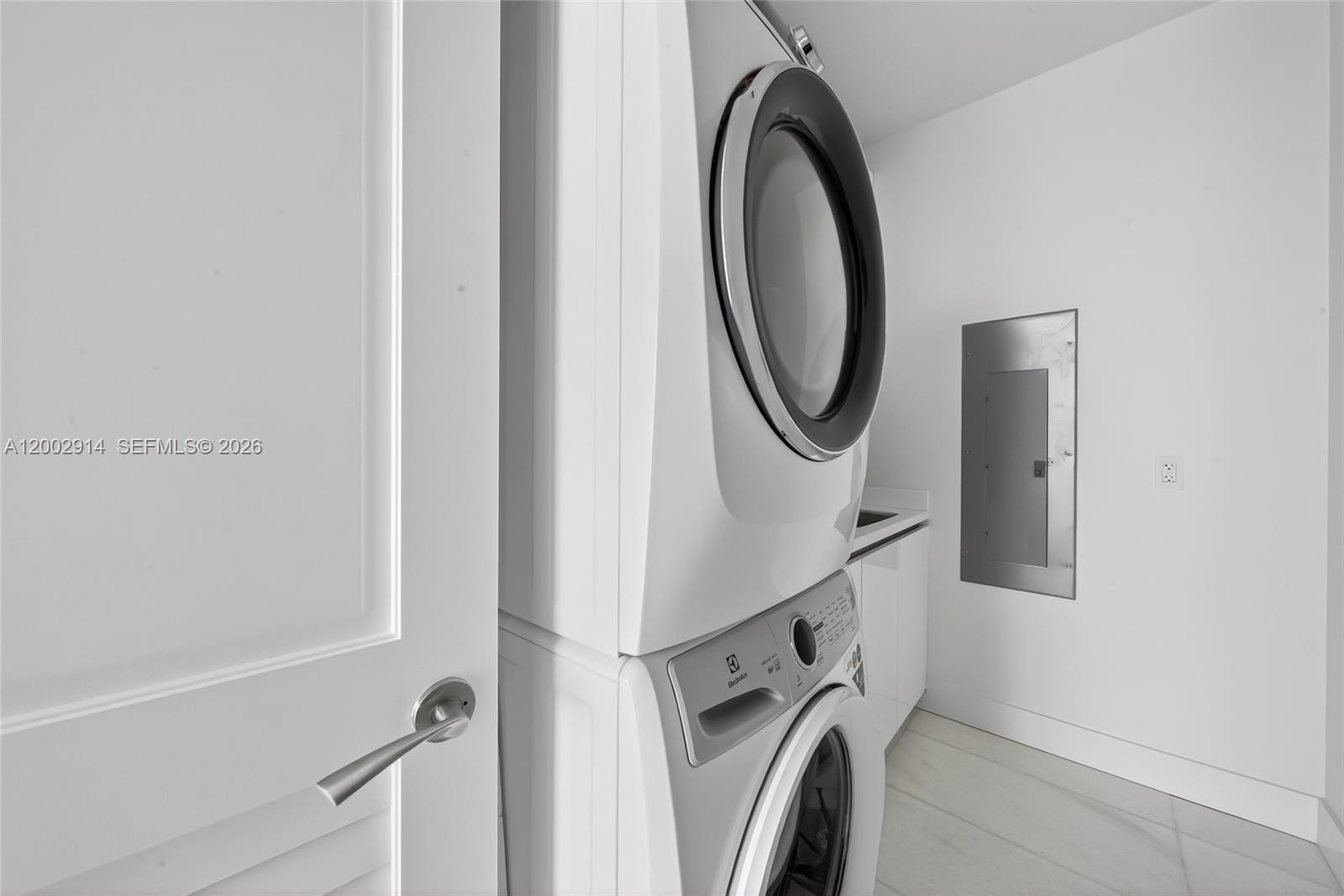 Una Residences - Residential