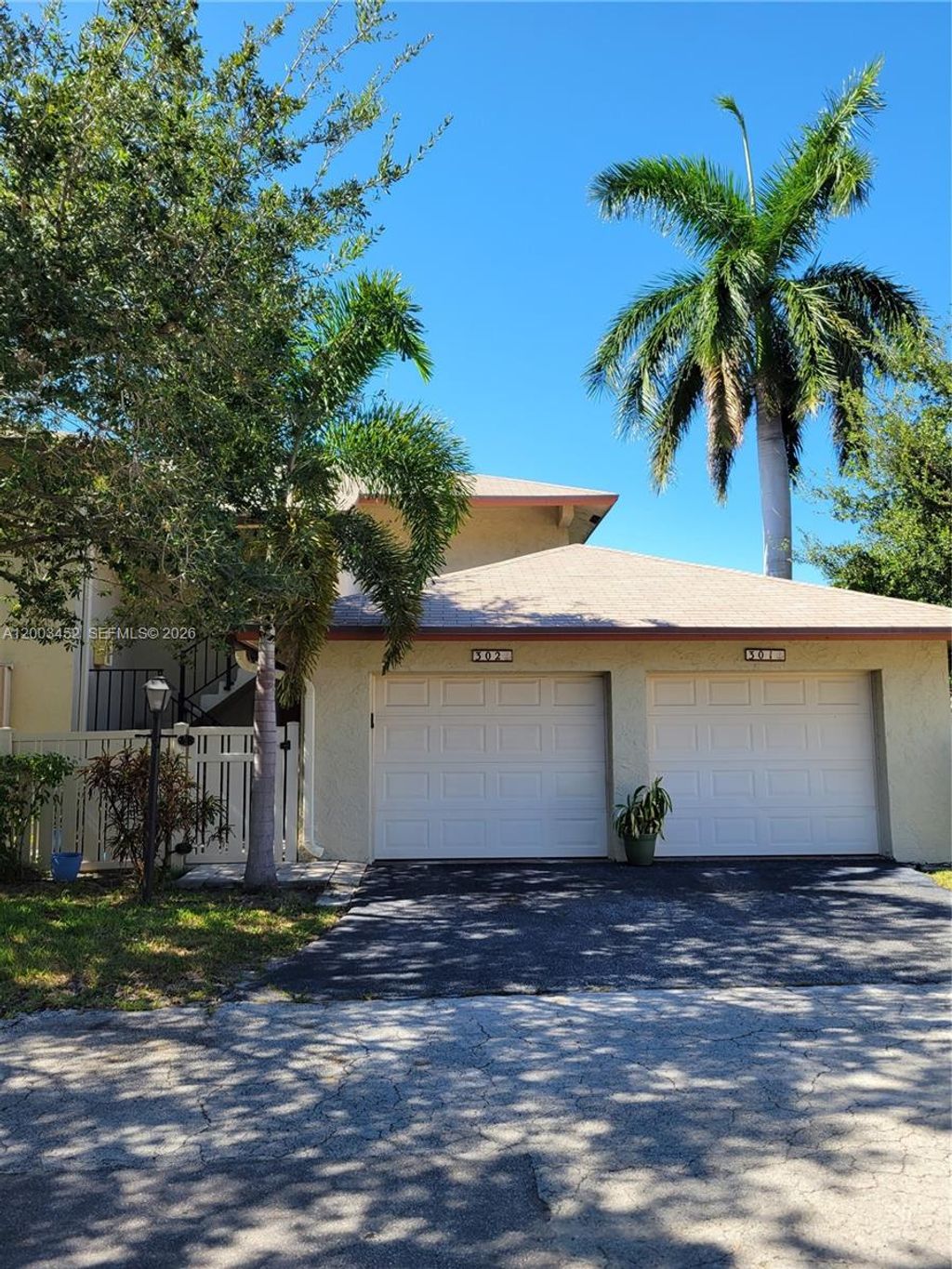 Photo of 1821 NE 40th Ct #302, Pompano Beach, FL 33064 (MLS # A12003452)