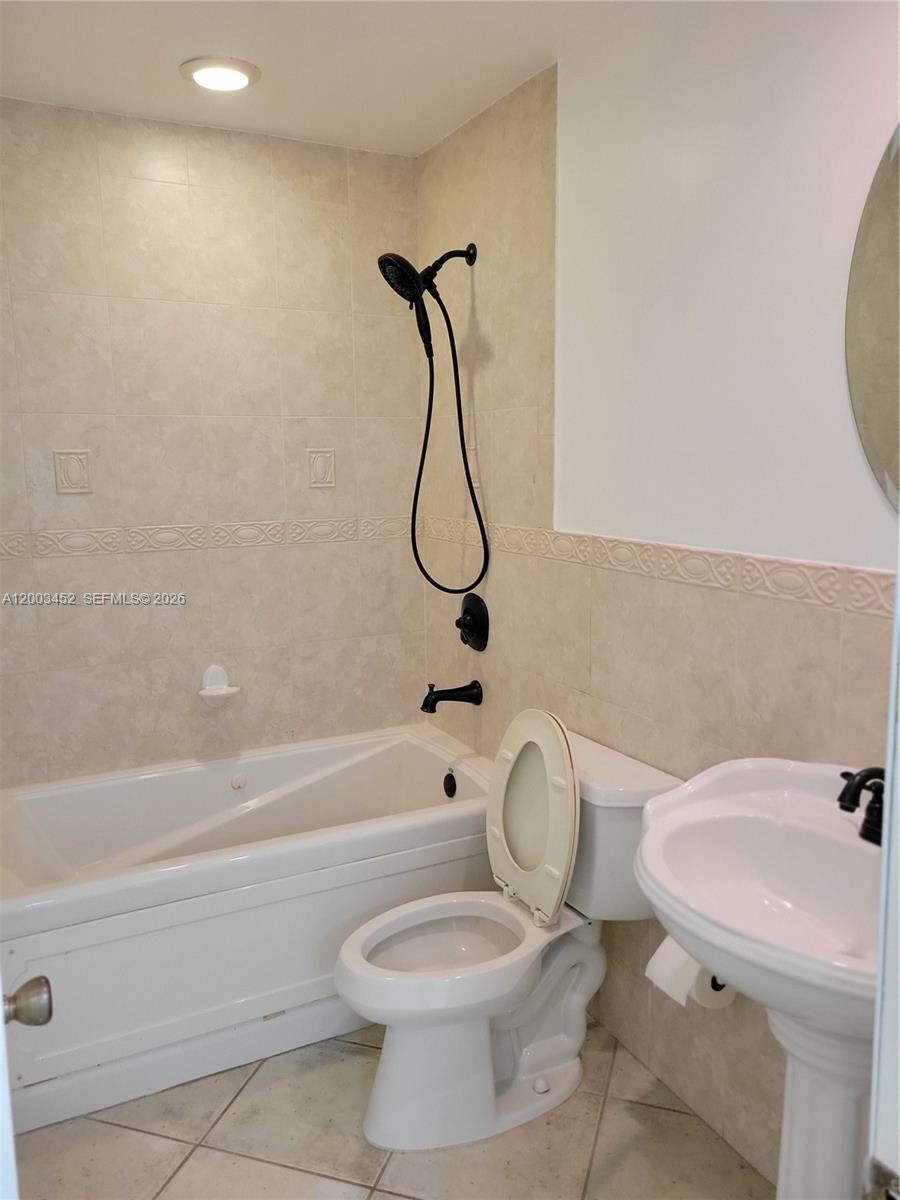 CONDOMINIUM 3 OF LIGHTHOU - Residential