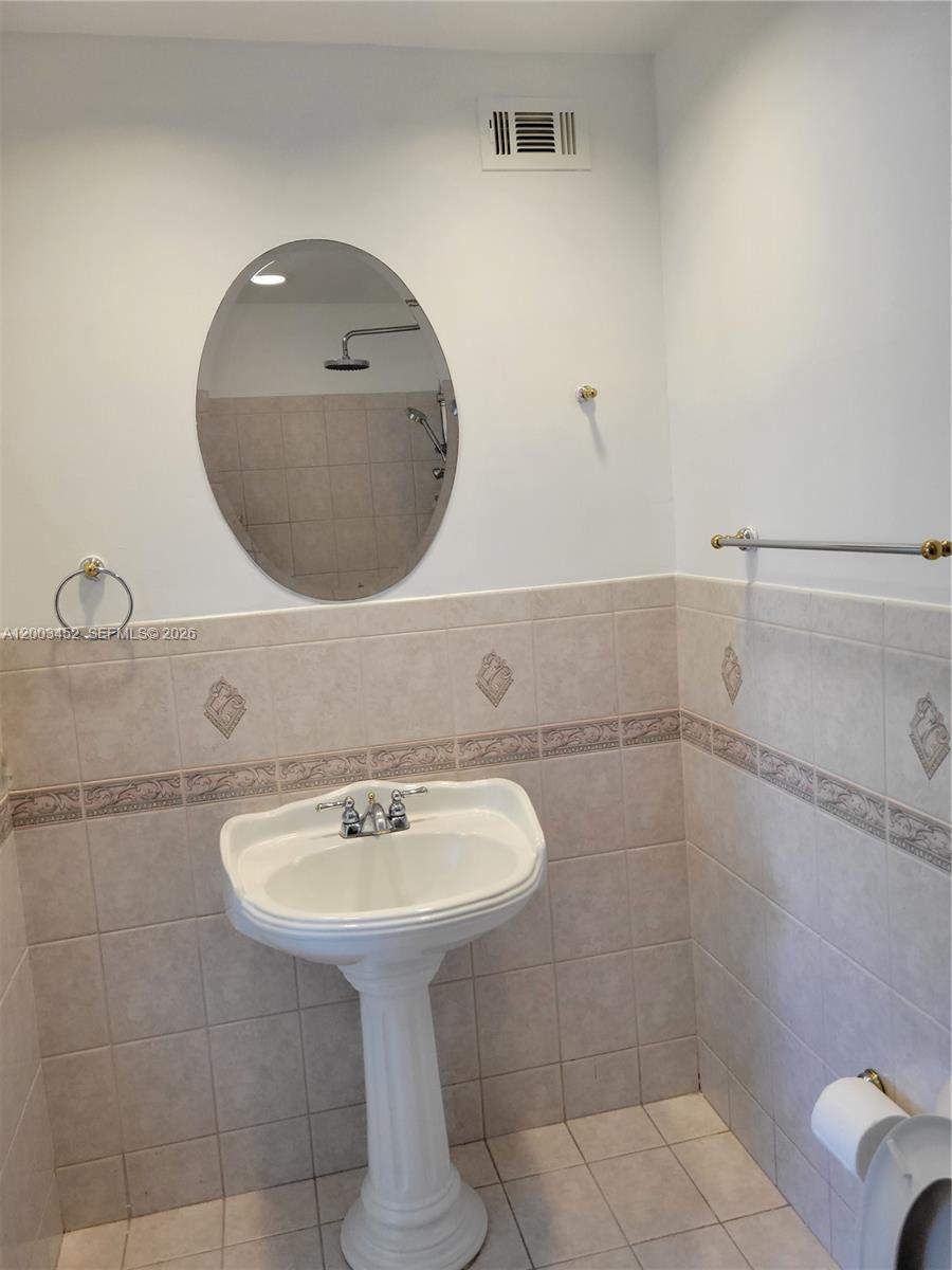 CONDOMINIUM 3 OF LIGHTHOU - Residential