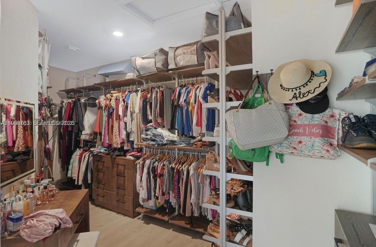 ENCLAVE SOUTH PHASE 1 - Residential