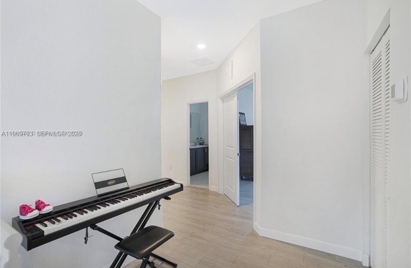 ENCLAVE SOUTH PHASE 1 - Residential