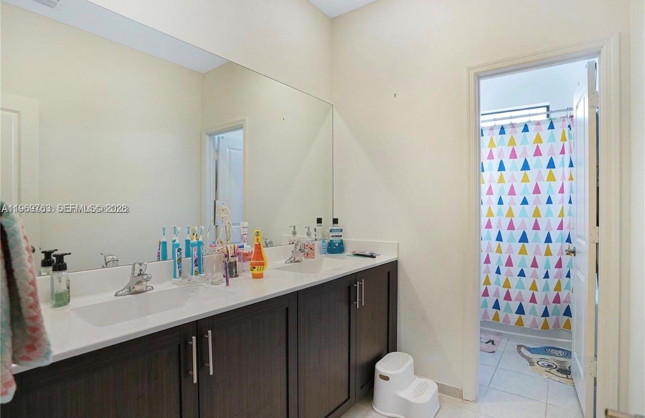 ENCLAVE SOUTH PHASE 1 - Residential