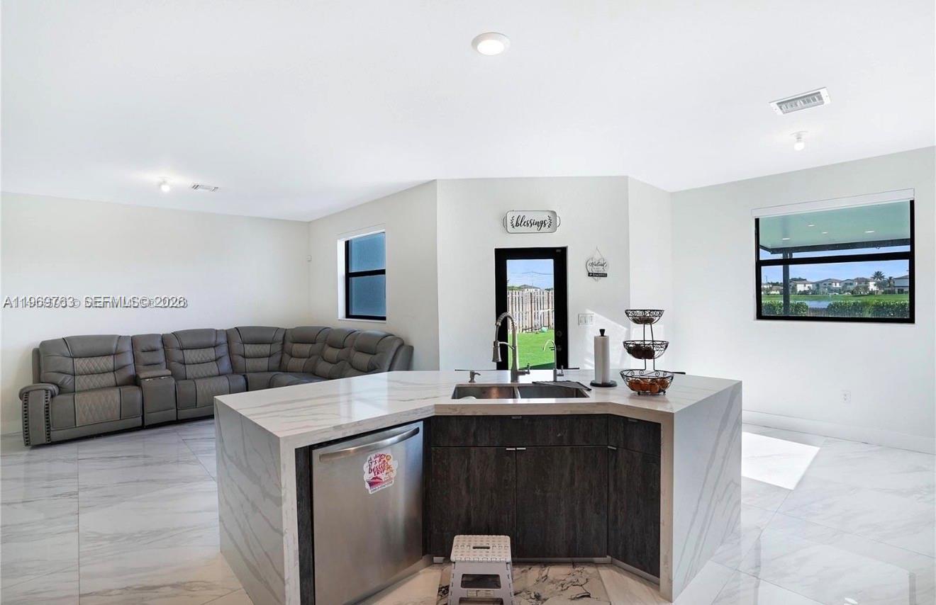 ENCLAVE SOUTH PHASE 1 - Residential