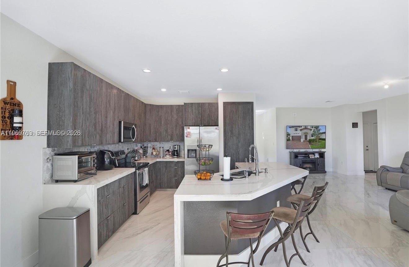 ENCLAVE SOUTH PHASE 1 - Residential