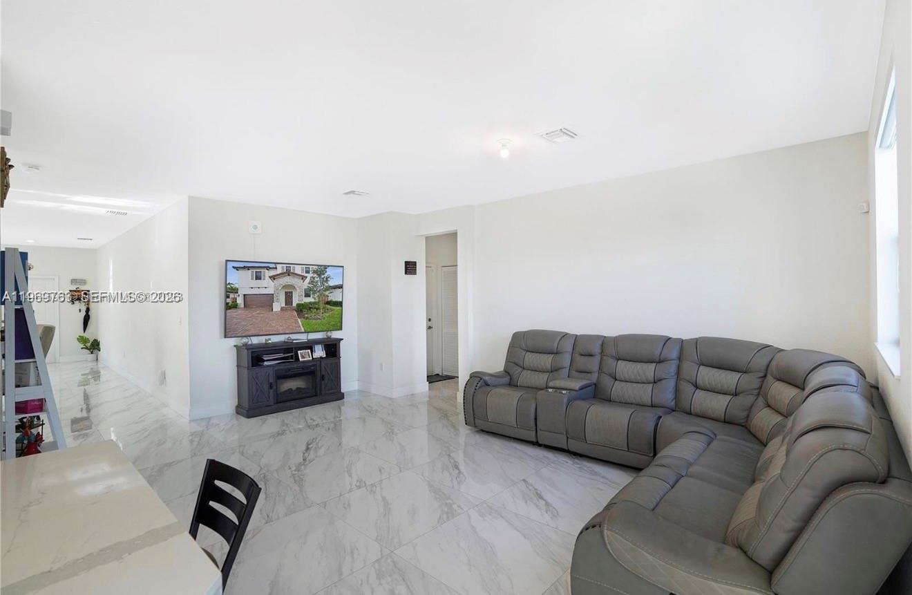 ENCLAVE SOUTH PHASE 1 - Residential