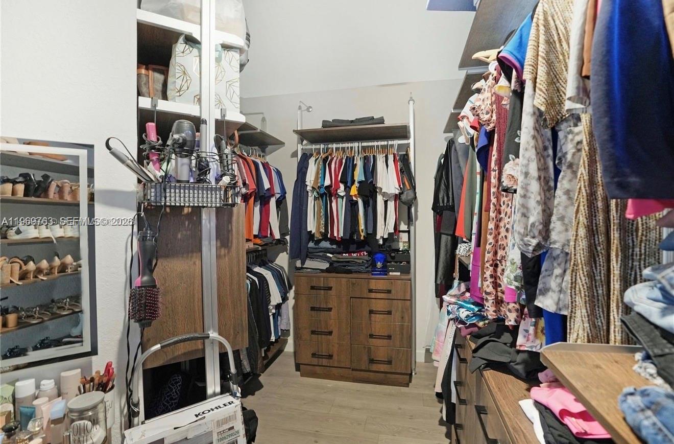 ENCLAVE SOUTH PHASE 1 - Residential