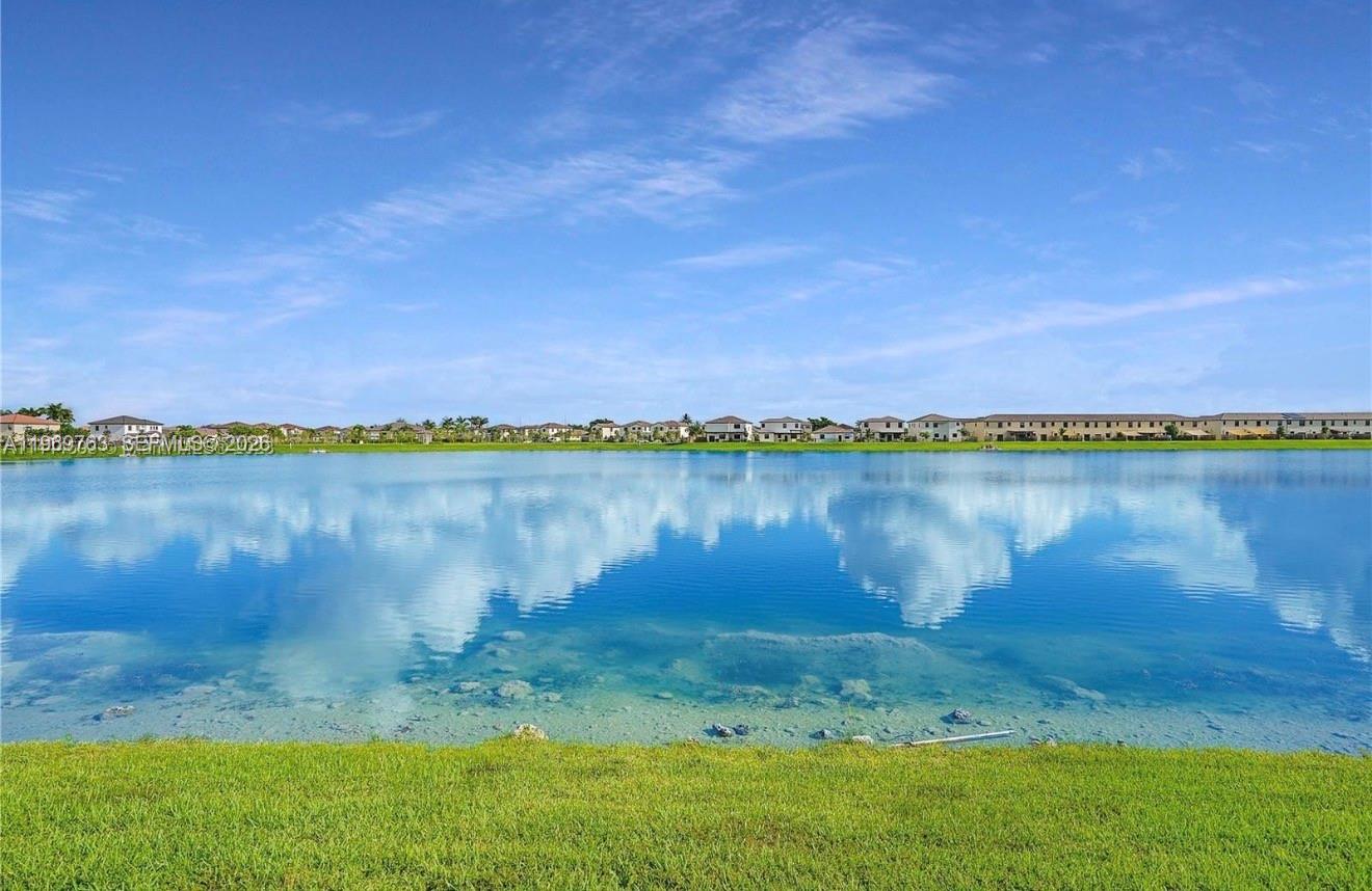 ENCLAVE SOUTH PHASE 1 - Residential