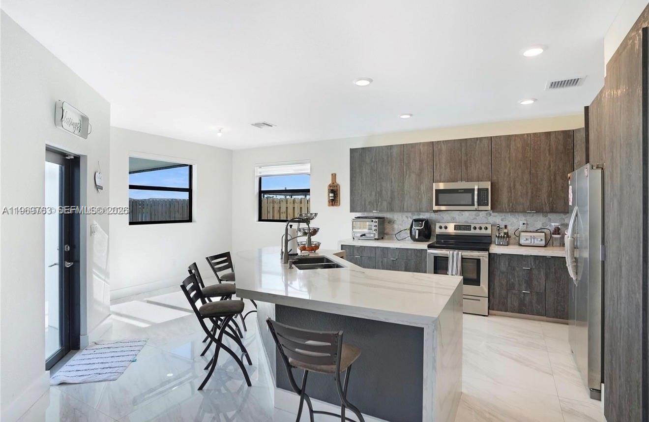 ENCLAVE SOUTH PHASE 1 - Residential