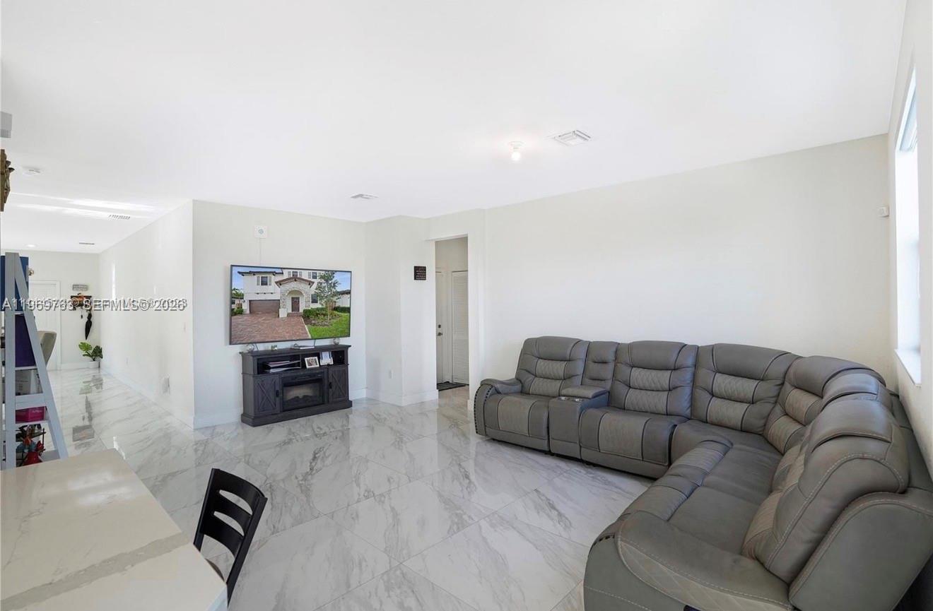 ENCLAVE SOUTH PHASE 1 - Residential