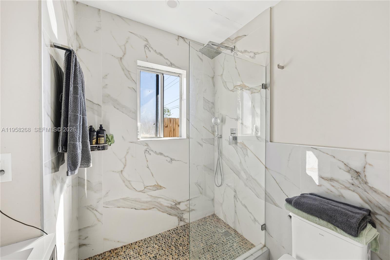 View photos, virtual tours, details... 415 E Oakland Park Blvd