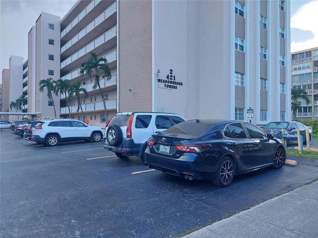 Photo of 421 NE 14th Ave #407, Hallandale Beach, FL 33009 (MLS # A11433031)