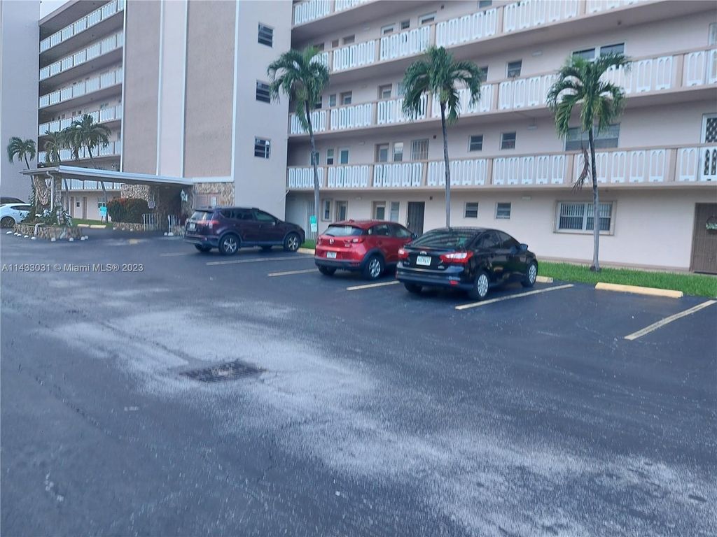 Photo of 421 NE 14th Ave #407, Hallandale Beach, FL 33009 (MLS # A11433031)