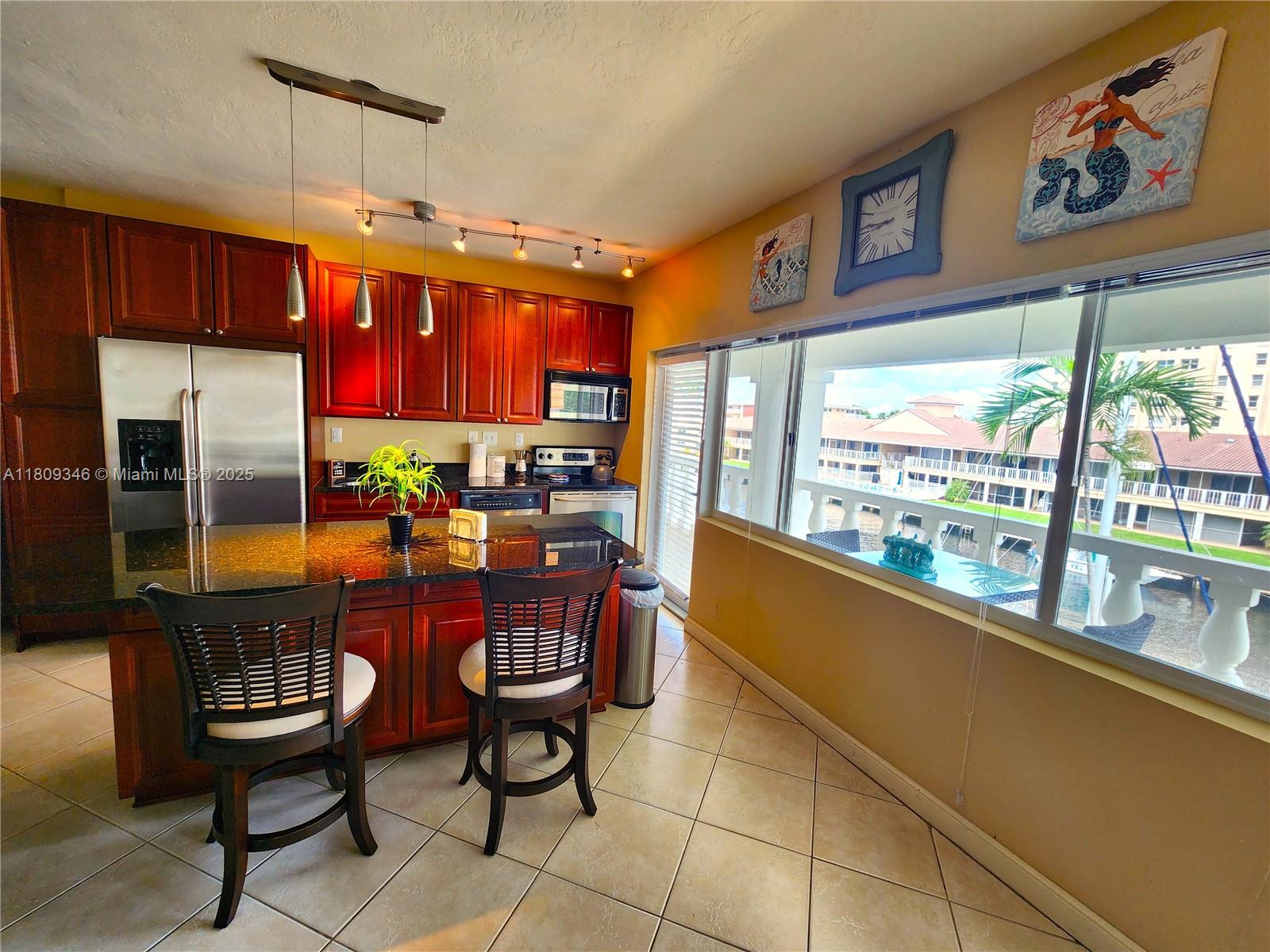 2881 NE 32nd St 320