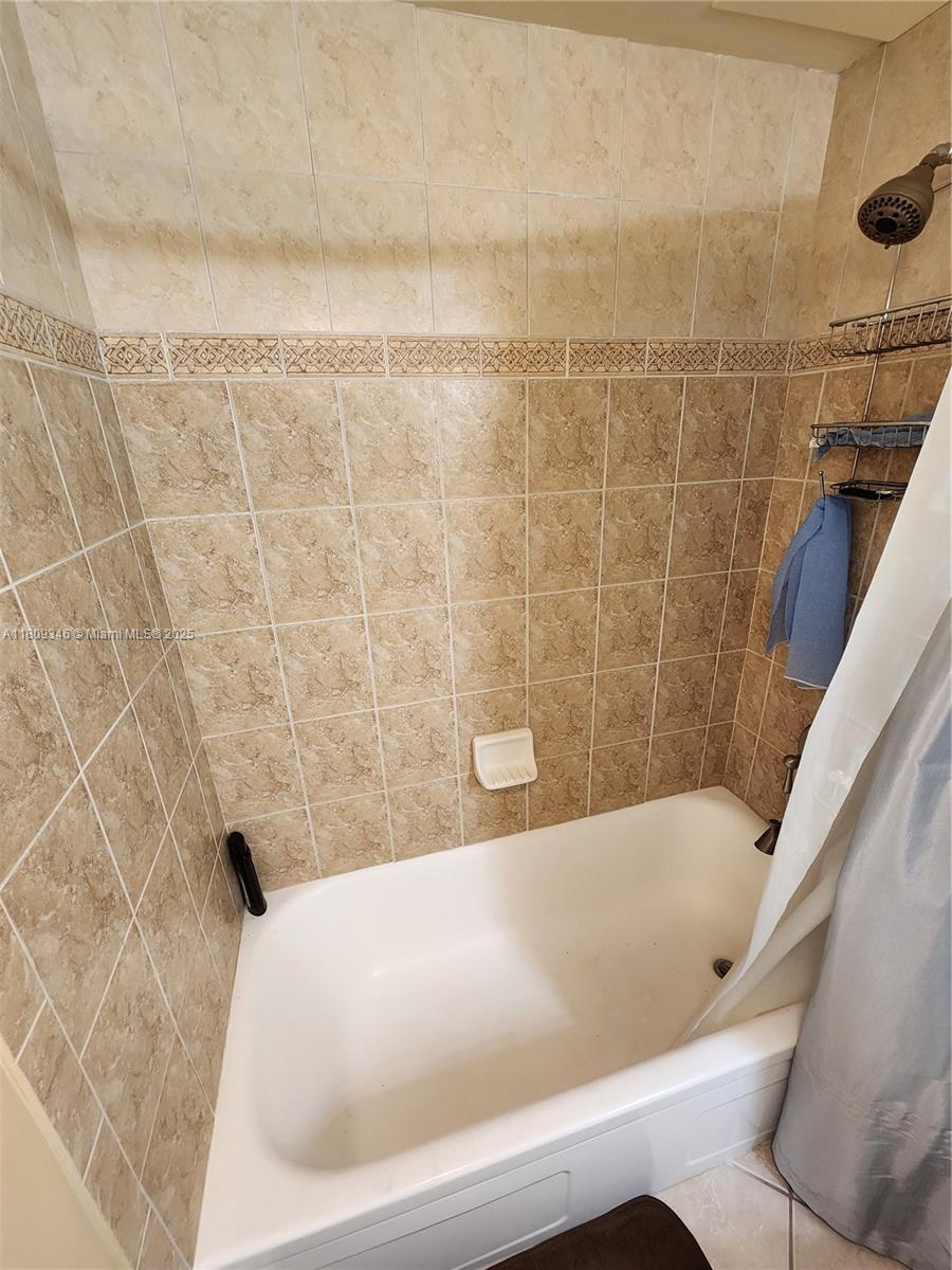 WATERSIDE ON THE INTRACOA - Residential