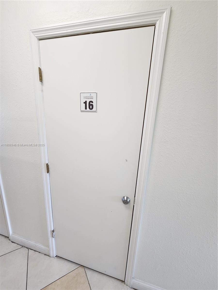 WATERSIDE ON THE INTRACOA - Residential