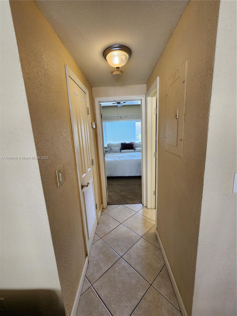 WATERSIDE ON THE INTRACOA - Residential