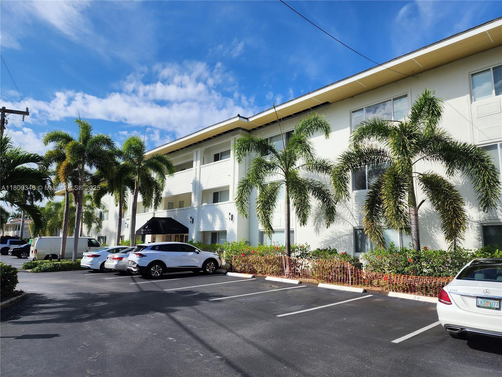 WATERSIDE ON THE INTRACOA - Residential