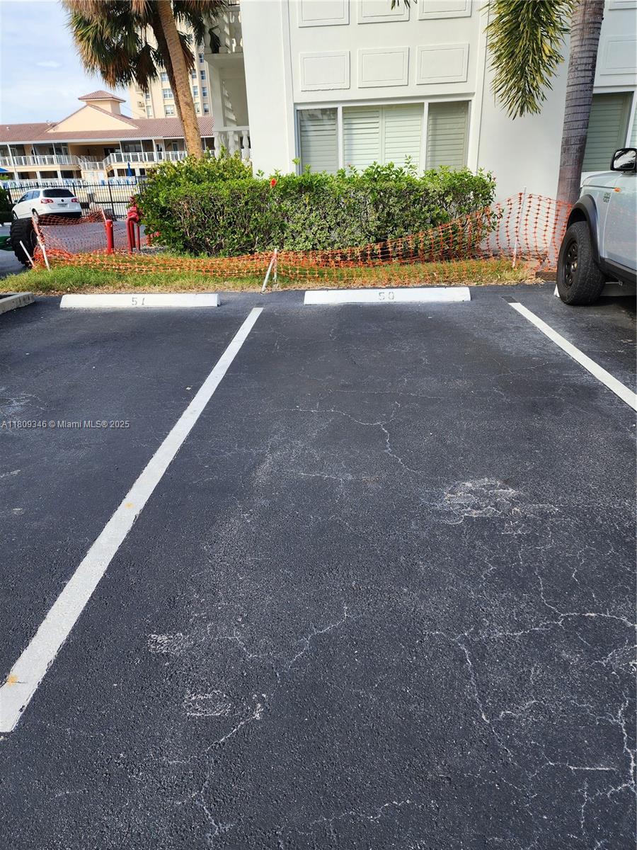 WATERSIDE ON THE INTRACOA - Residential