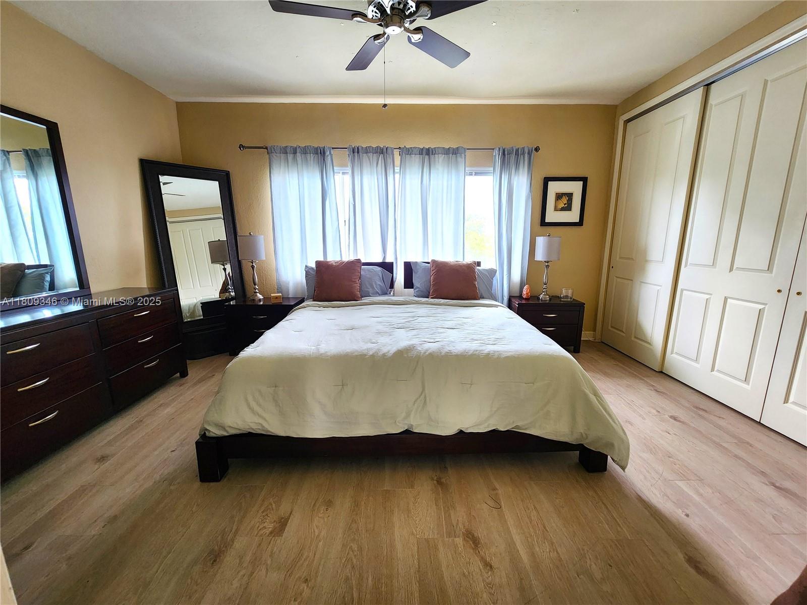 WATERSIDE ON THE INTRACOA - Residential