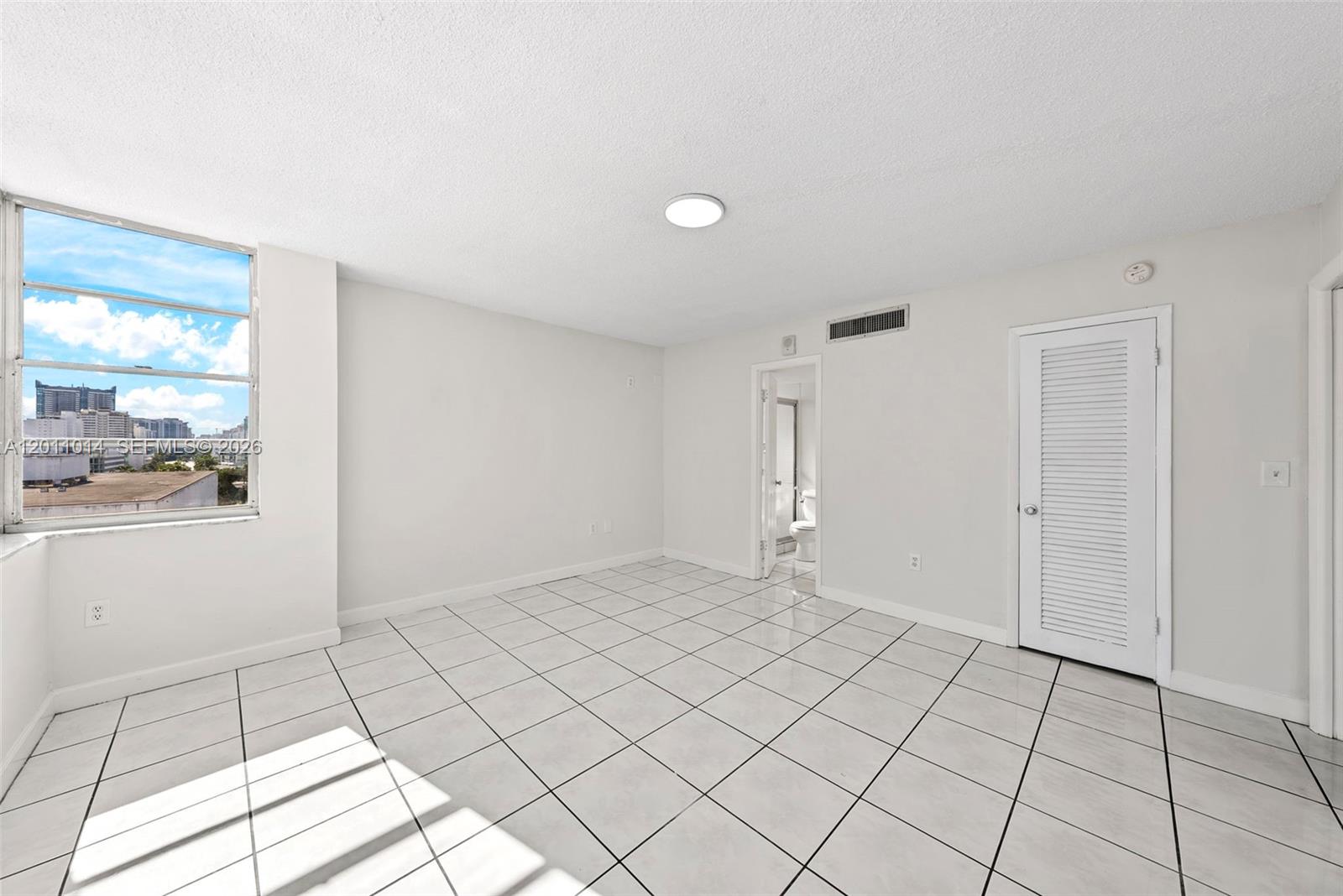 VILLA ROYAL CONDO - Residential
