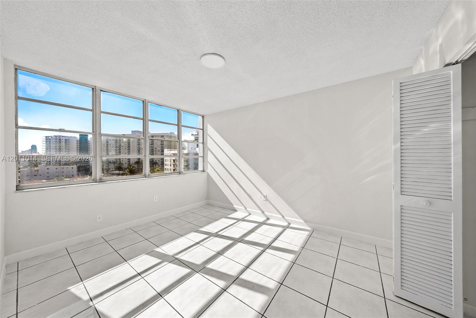 VILLA ROYAL CONDO - Residential