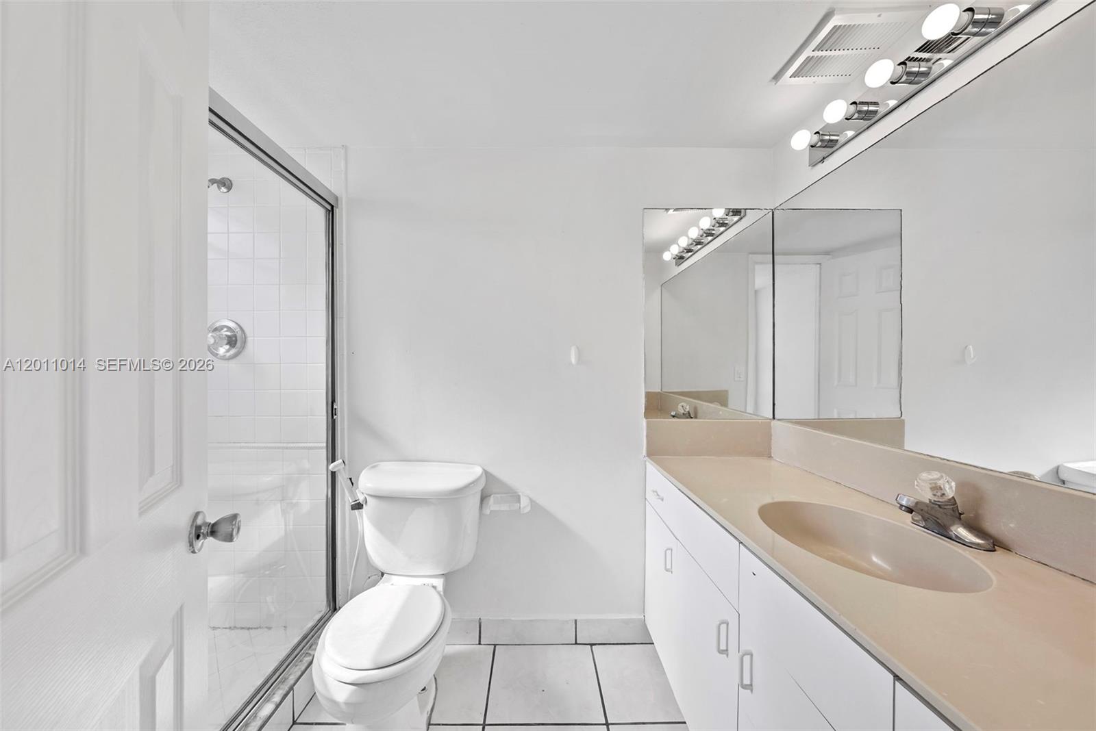 VILLA ROYAL CONDO - Residential