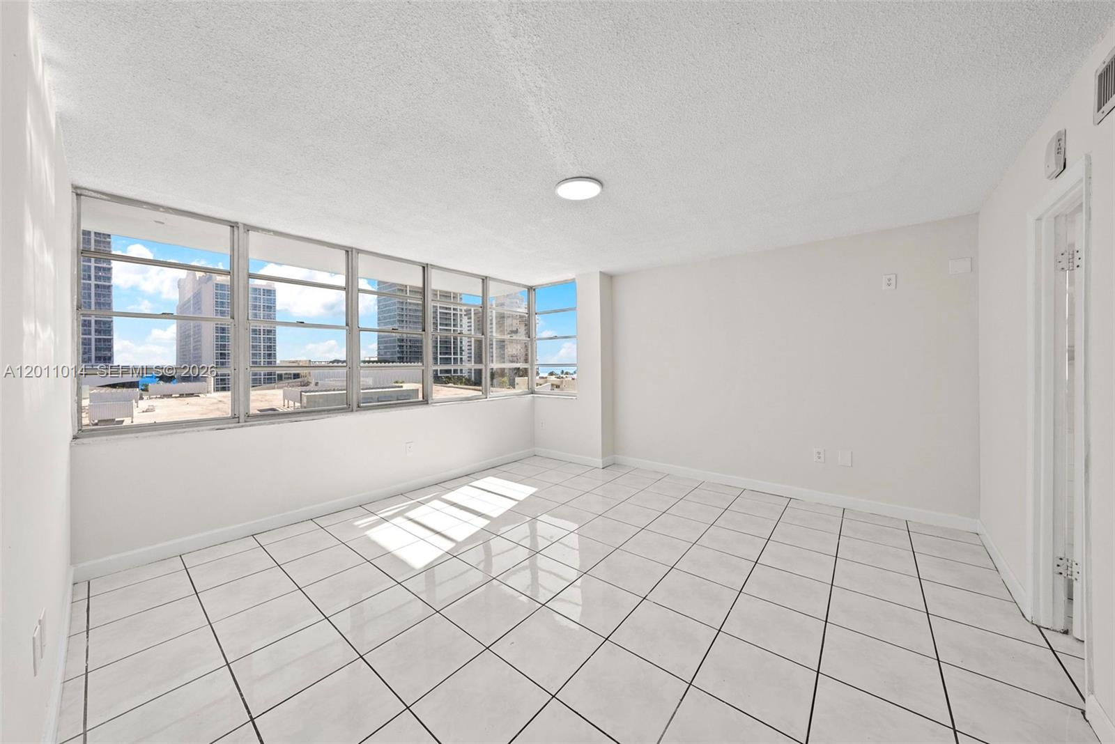 VILLA ROYAL CONDO - Residential