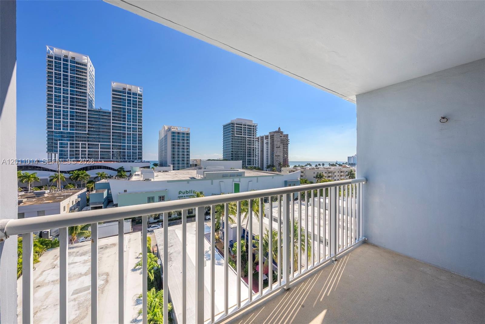 VILLA ROYAL CONDO - Residential