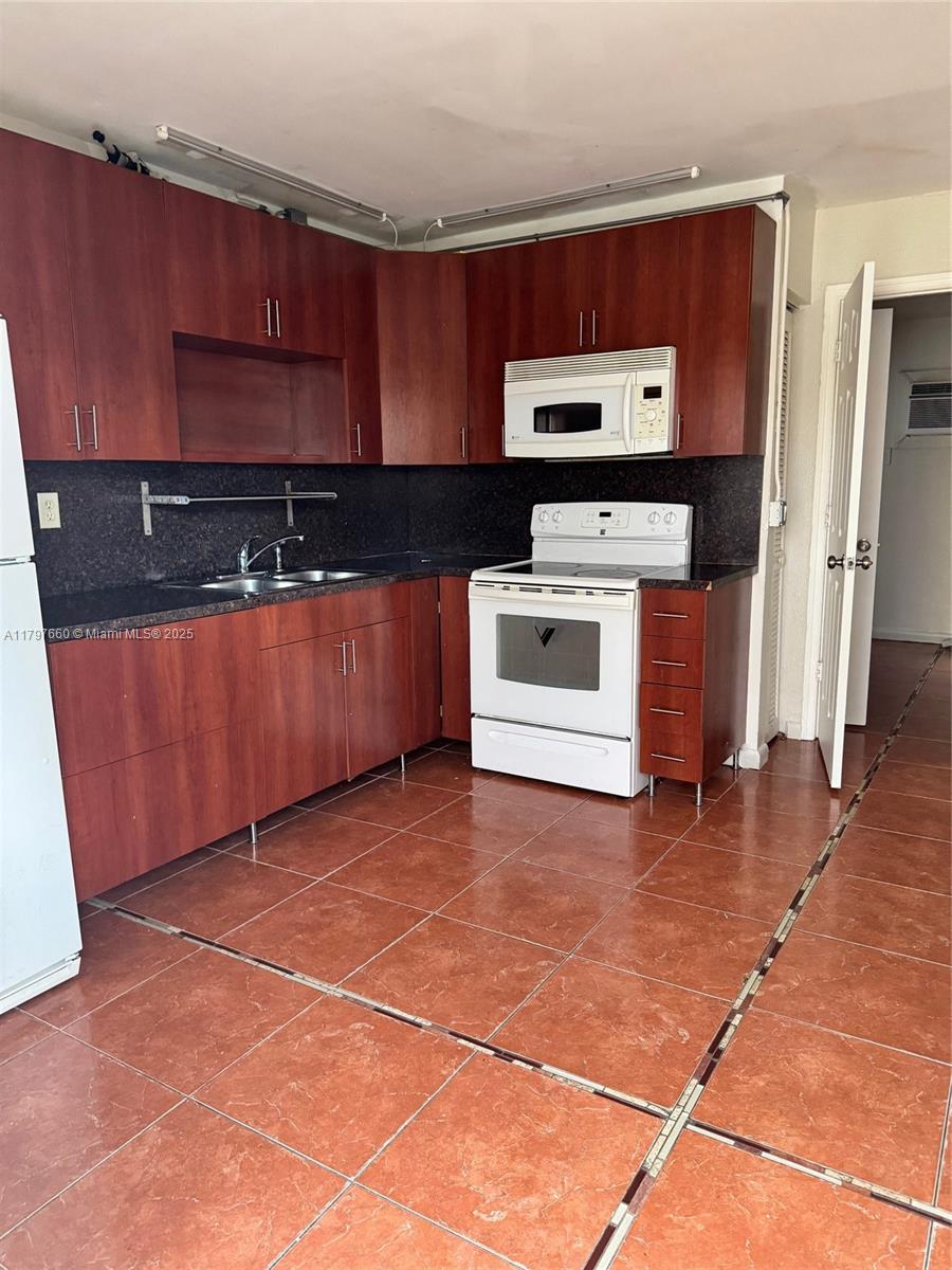 101 NE 41st St C48