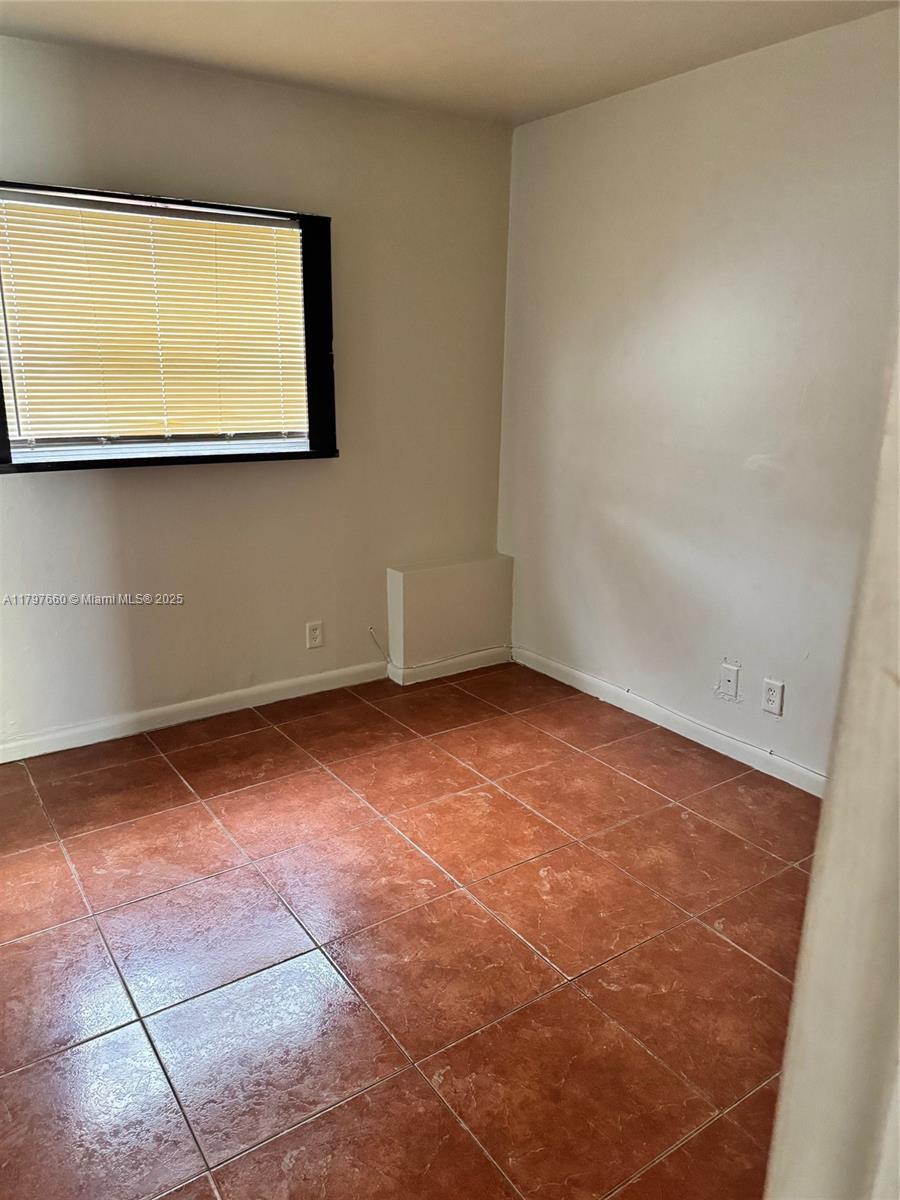 101 NE 41st St C48