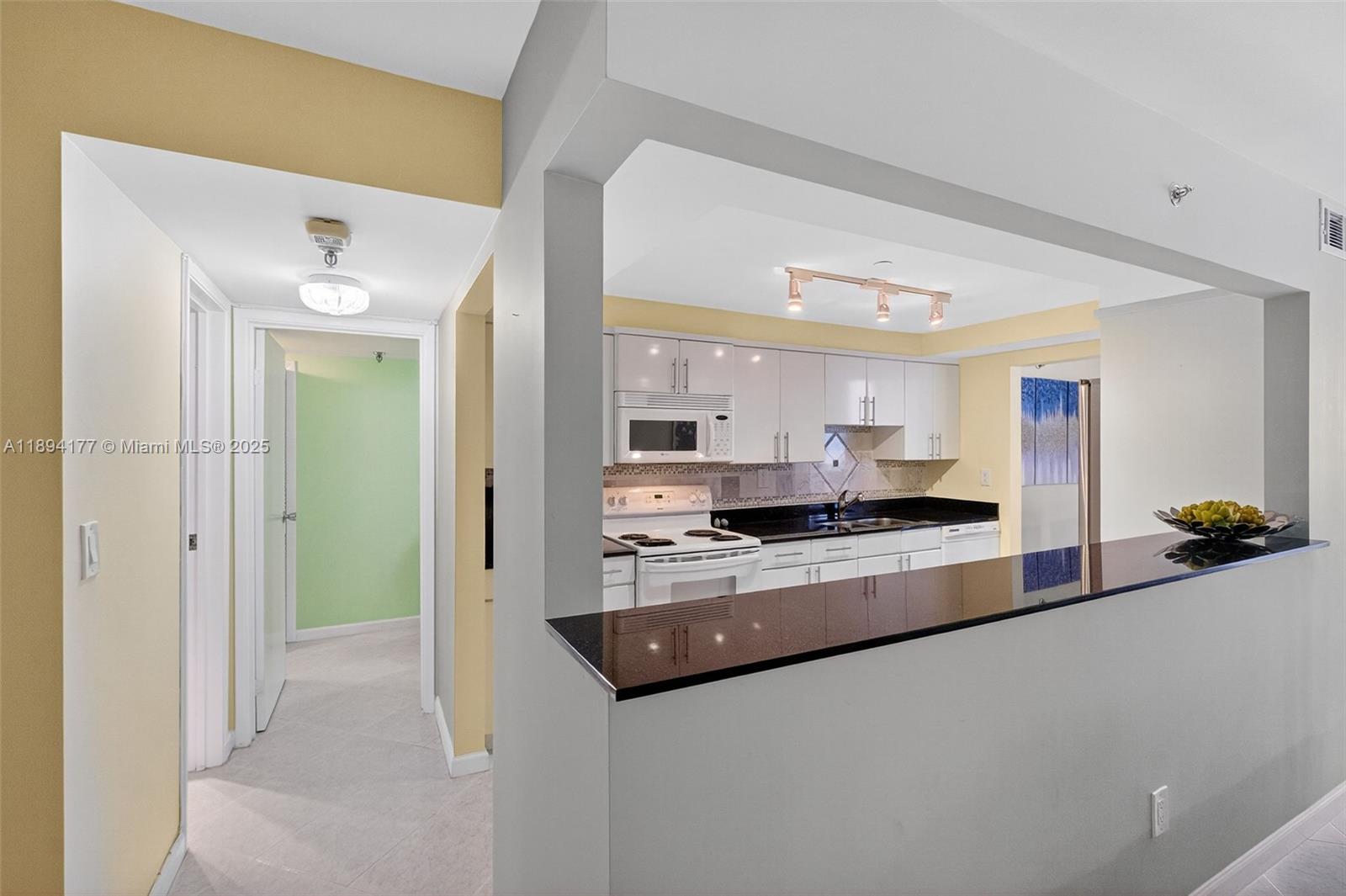 2401 Collins Ave 1406